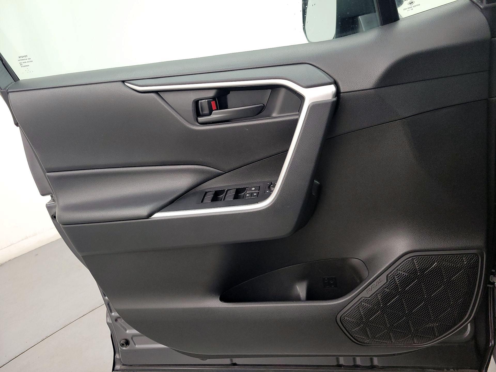 Thumbnail: 2022 Toyota RAV4 - 12