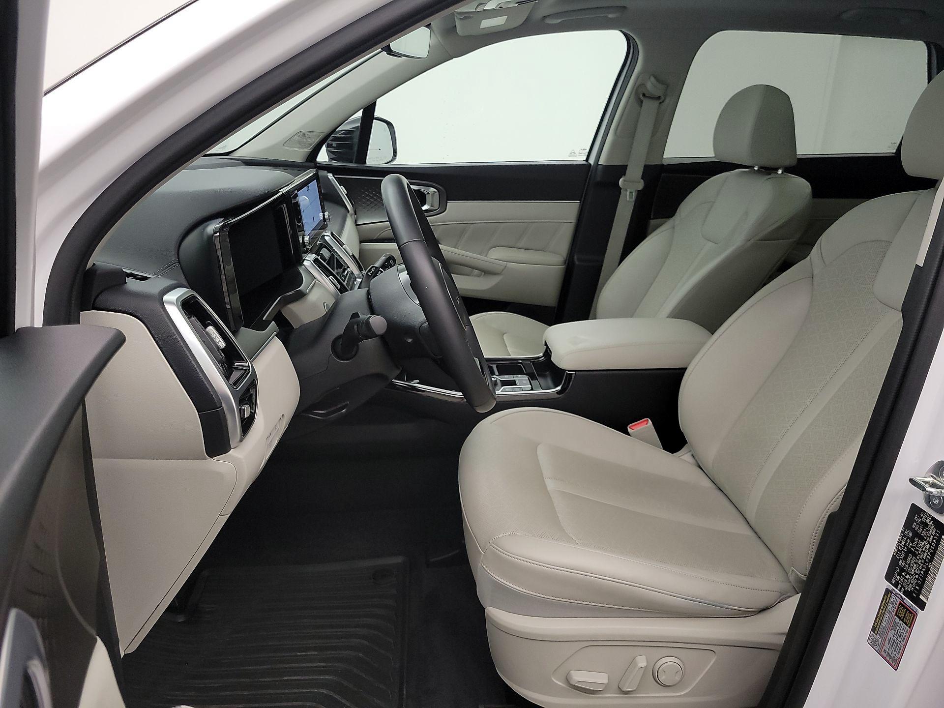 Thumbnail: 2023 Kia Sorento - 11