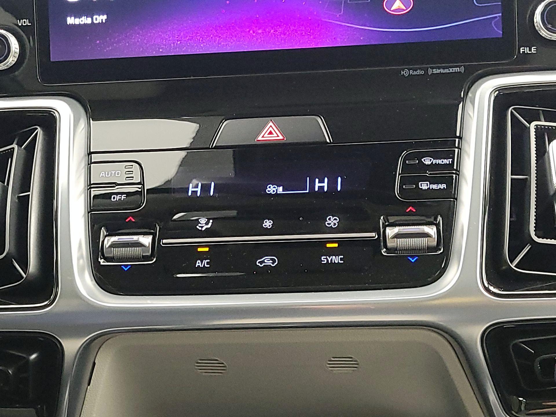 Thumbnail: 2023 Kia Sorento - 17