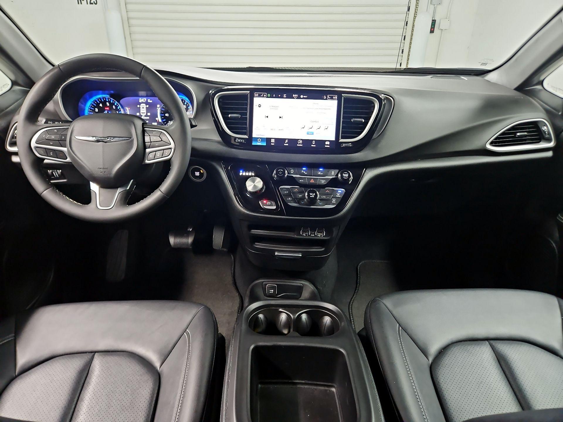 Thumbnail: 2025 Chrysler Pacifica - 9