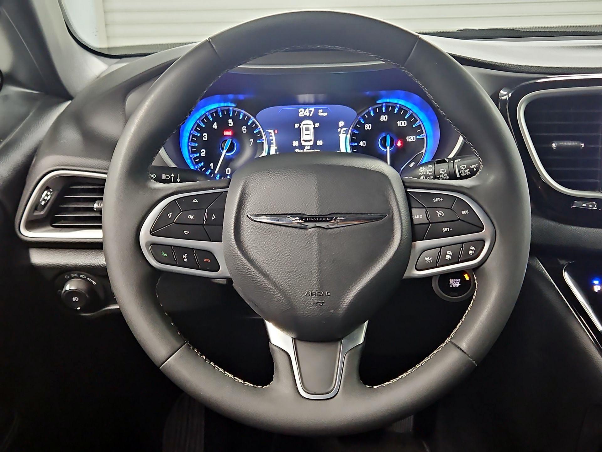 Thumbnail: 2025 Chrysler Pacifica - 10
