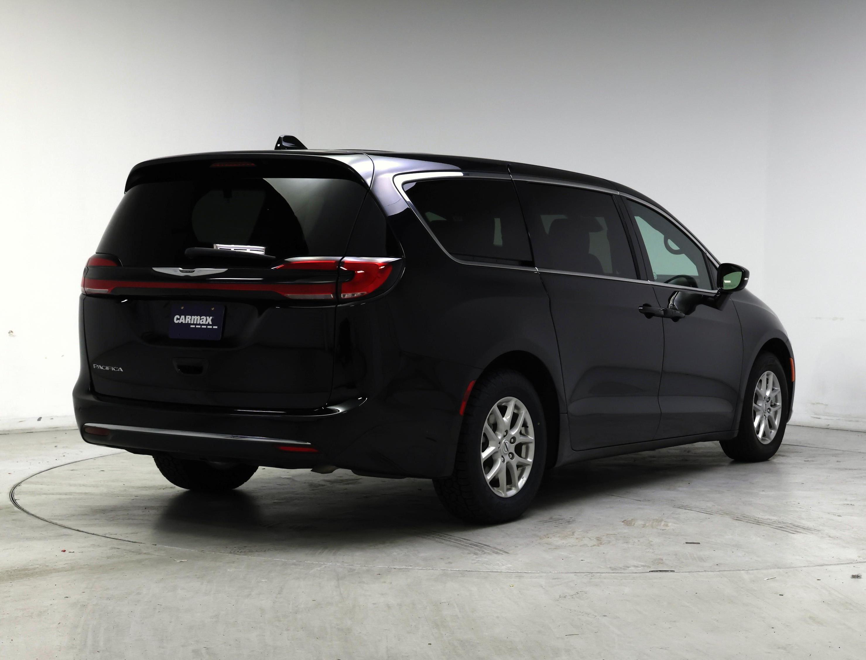 Thumbnail: 2025 Chrysler Pacifica - 8