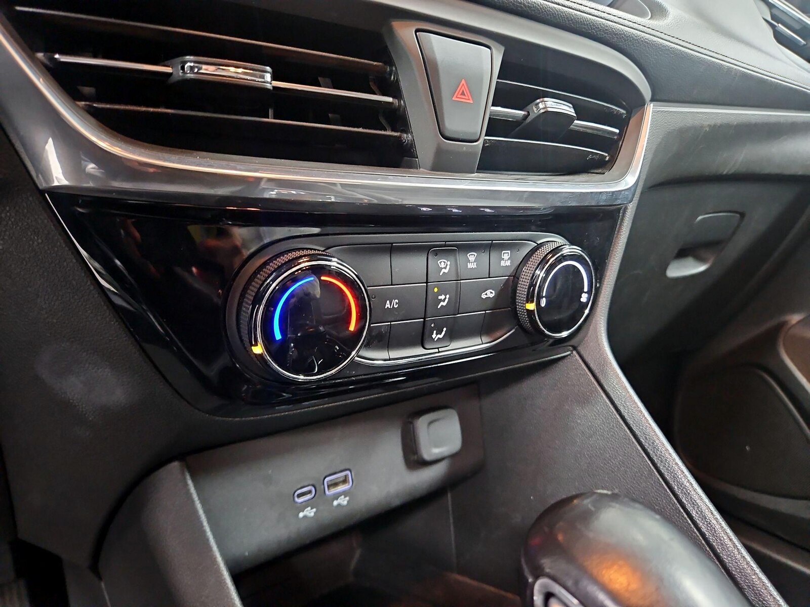 2024 Buick Encore GX Sport Touring - Photo 17
