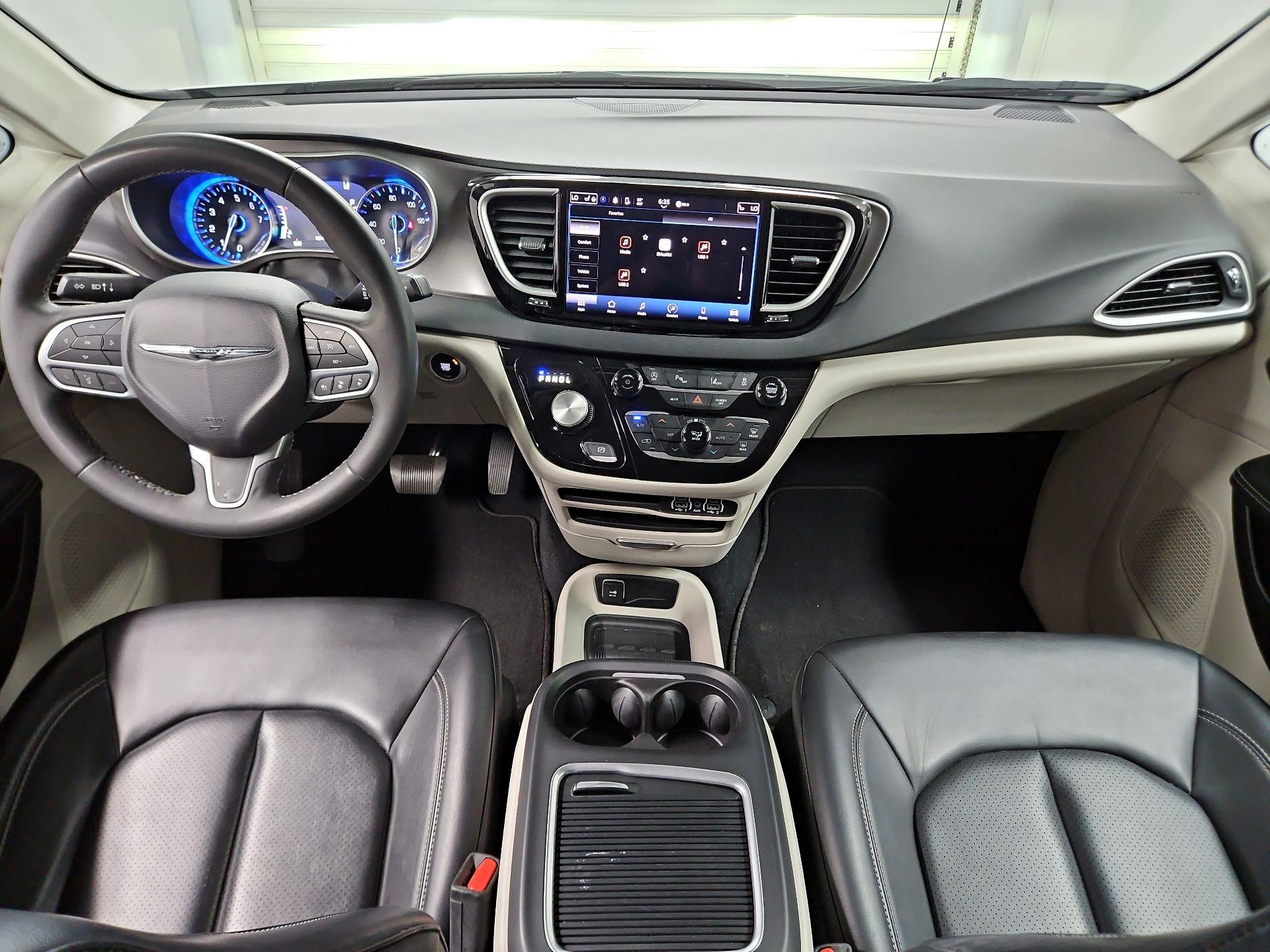 Thumbnail: 2023 Chrysler Pacifica - 9