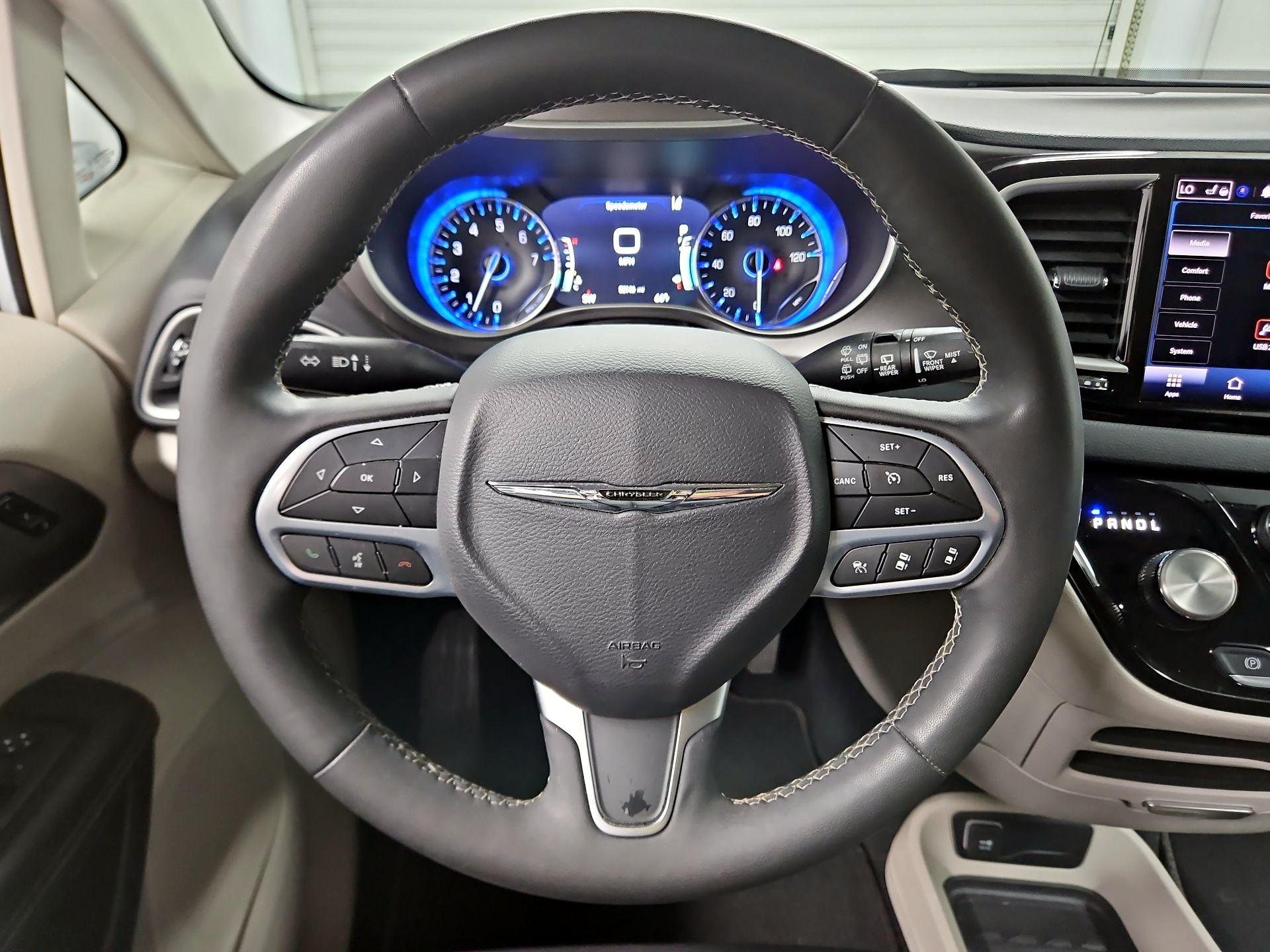 Thumbnail: 2023 Chrysler Pacifica - 10