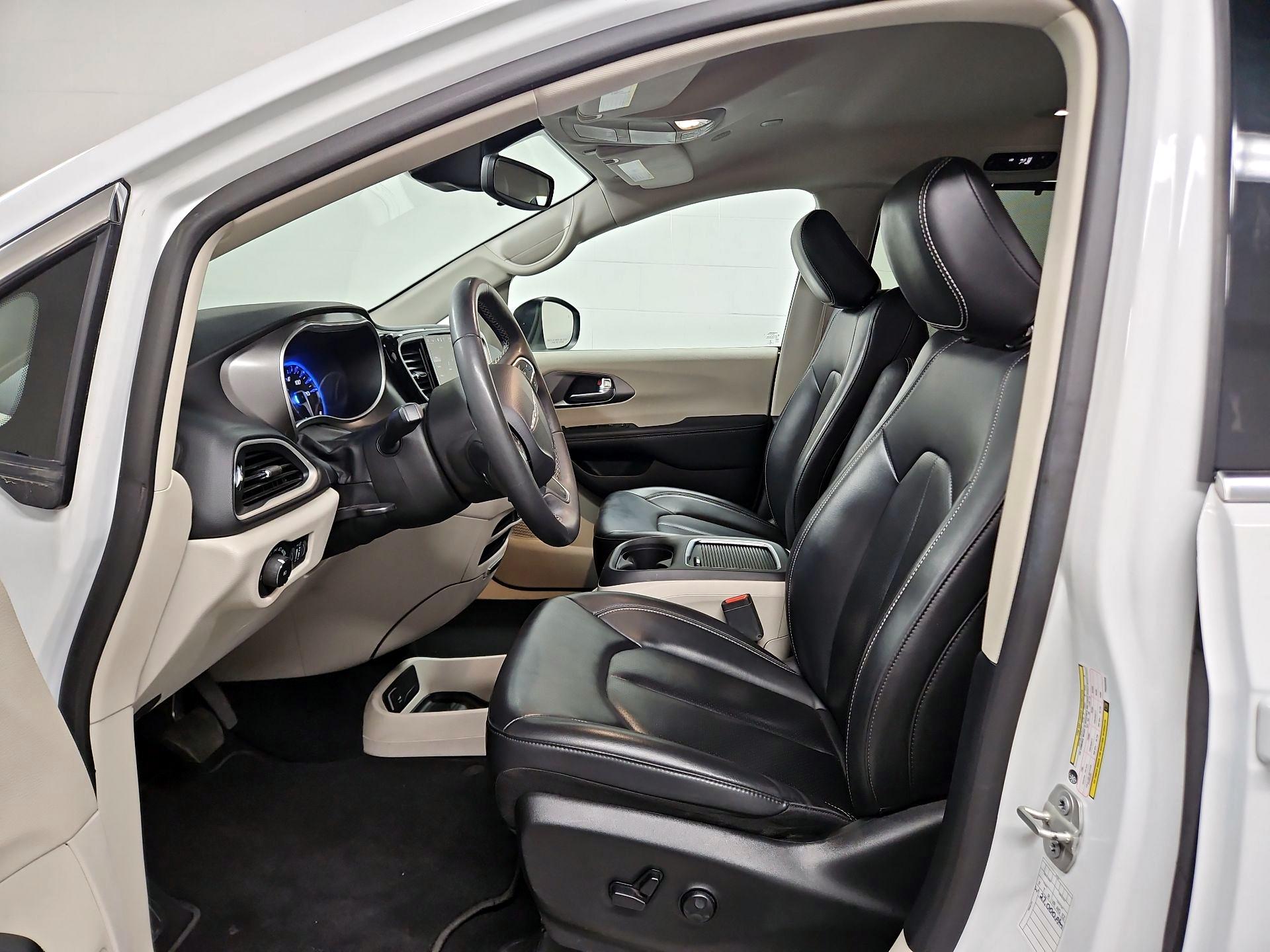 Thumbnail: 2023 Chrysler Pacifica - 11