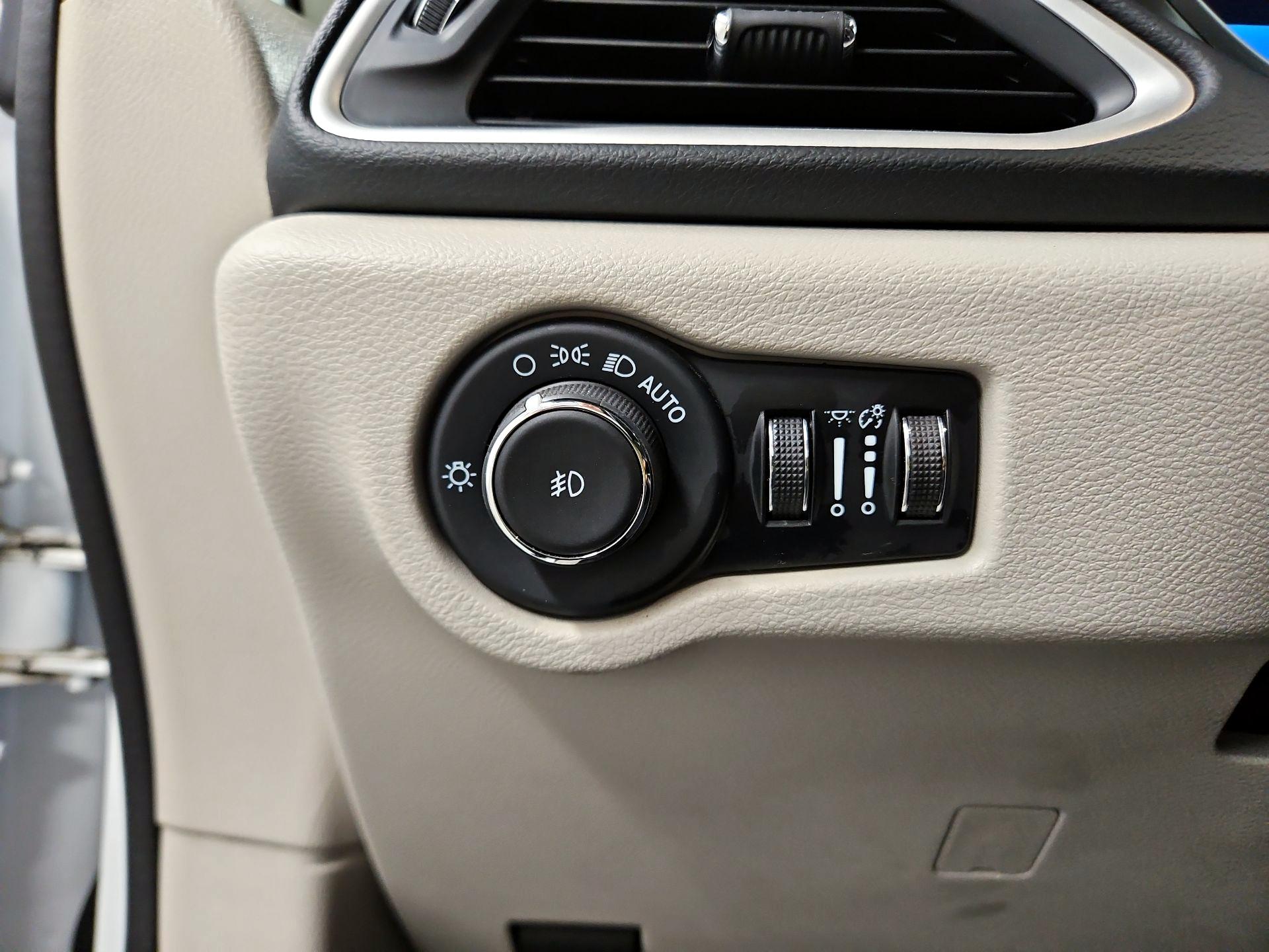 Thumbnail: 2023 Chrysler Pacifica - 13