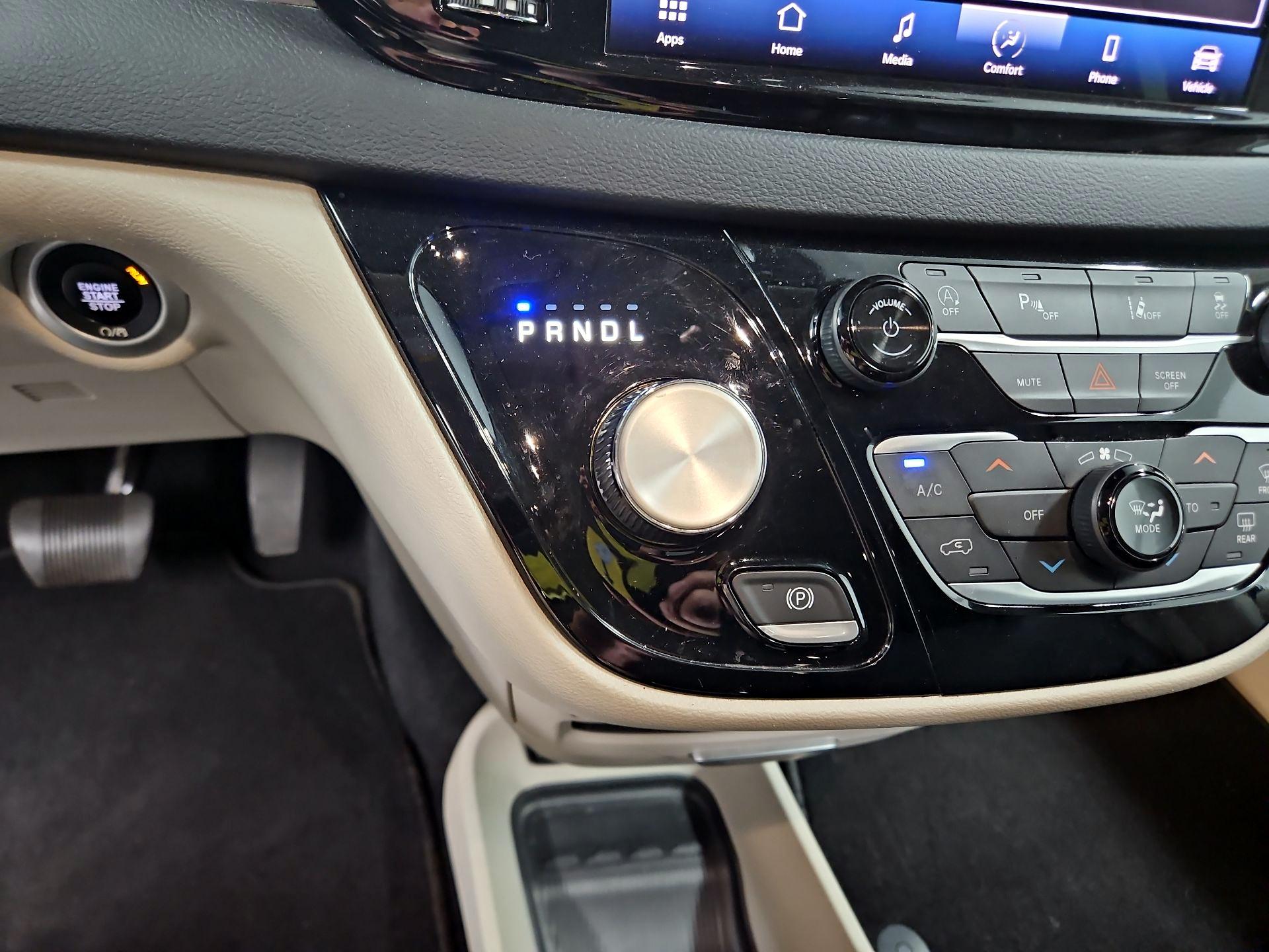 Thumbnail: 2023 Chrysler Pacifica - 17