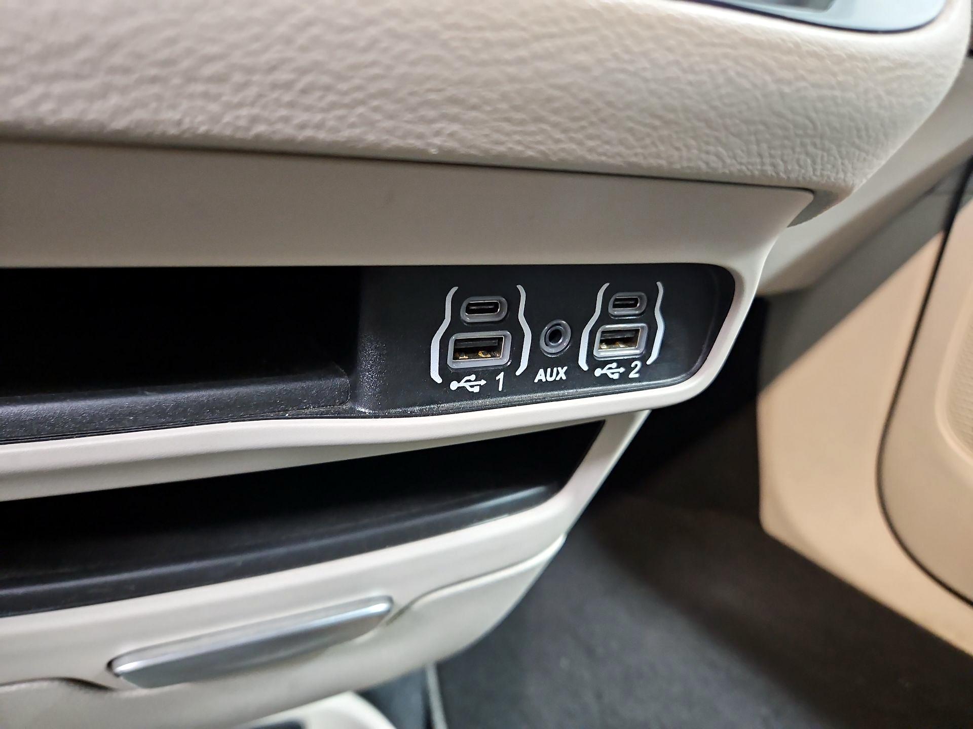 Thumbnail: 2023 Chrysler Pacifica - 18