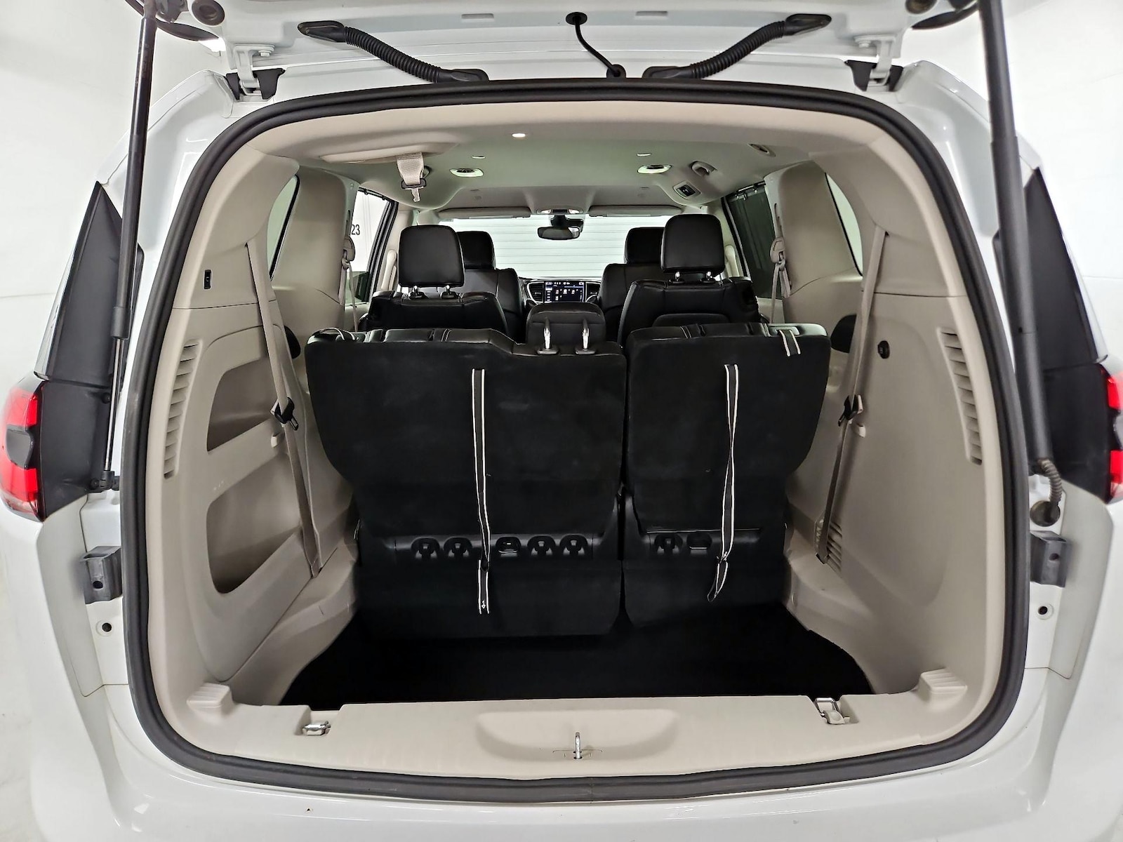 2023 Chrysler Pacifica Touring L - Photo 22
