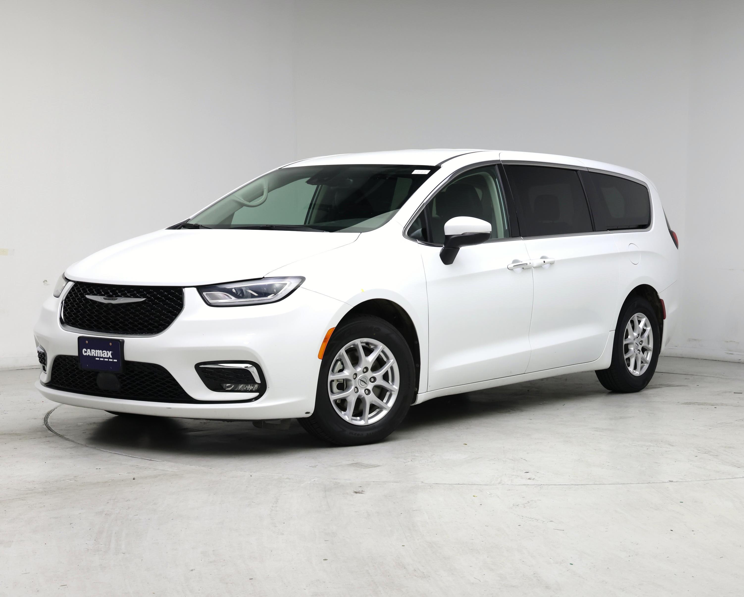 Thumbnail: 2023 Chrysler Pacifica - 4
