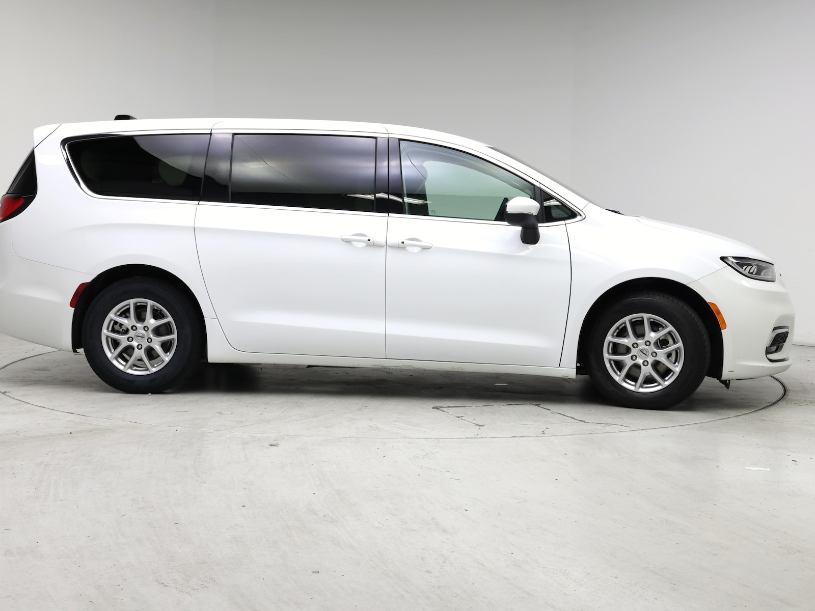 2023 Chrysler Pacifica Touring L - Photo 8