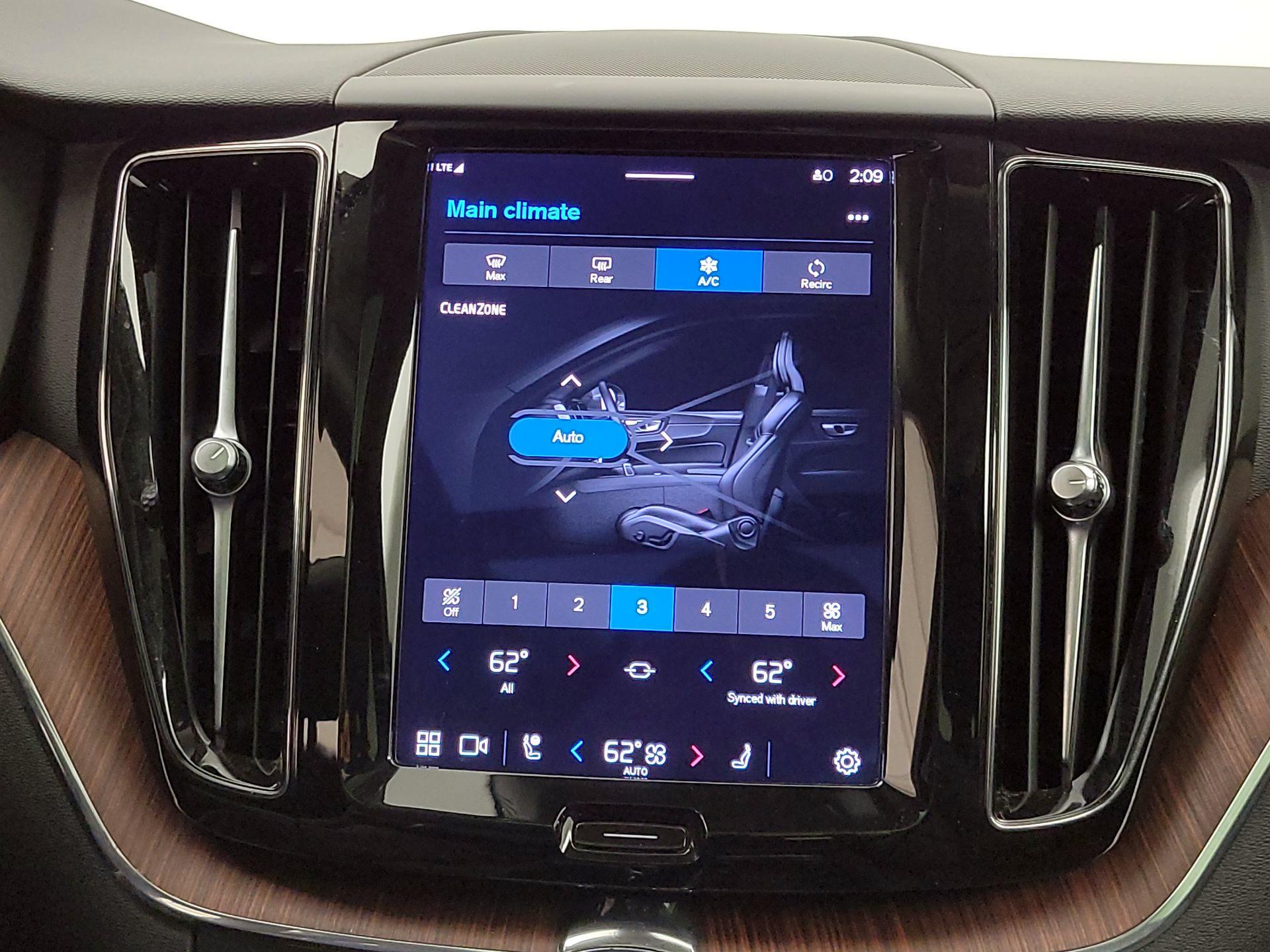 Thumbnail: 2023 Volvo XC60 - 17