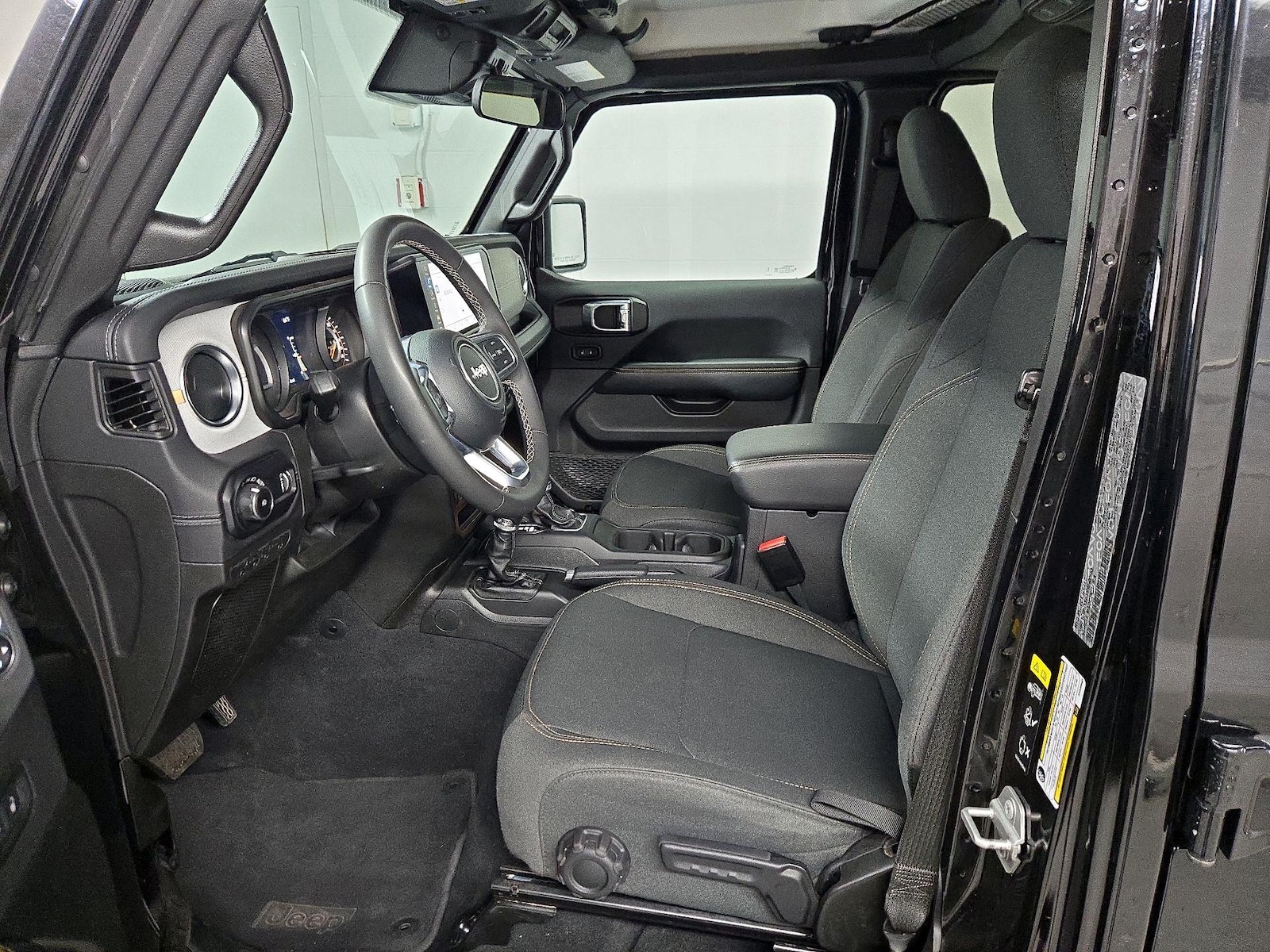 2025 Jeep Wrangler 4-Door Sahara - Photo 12