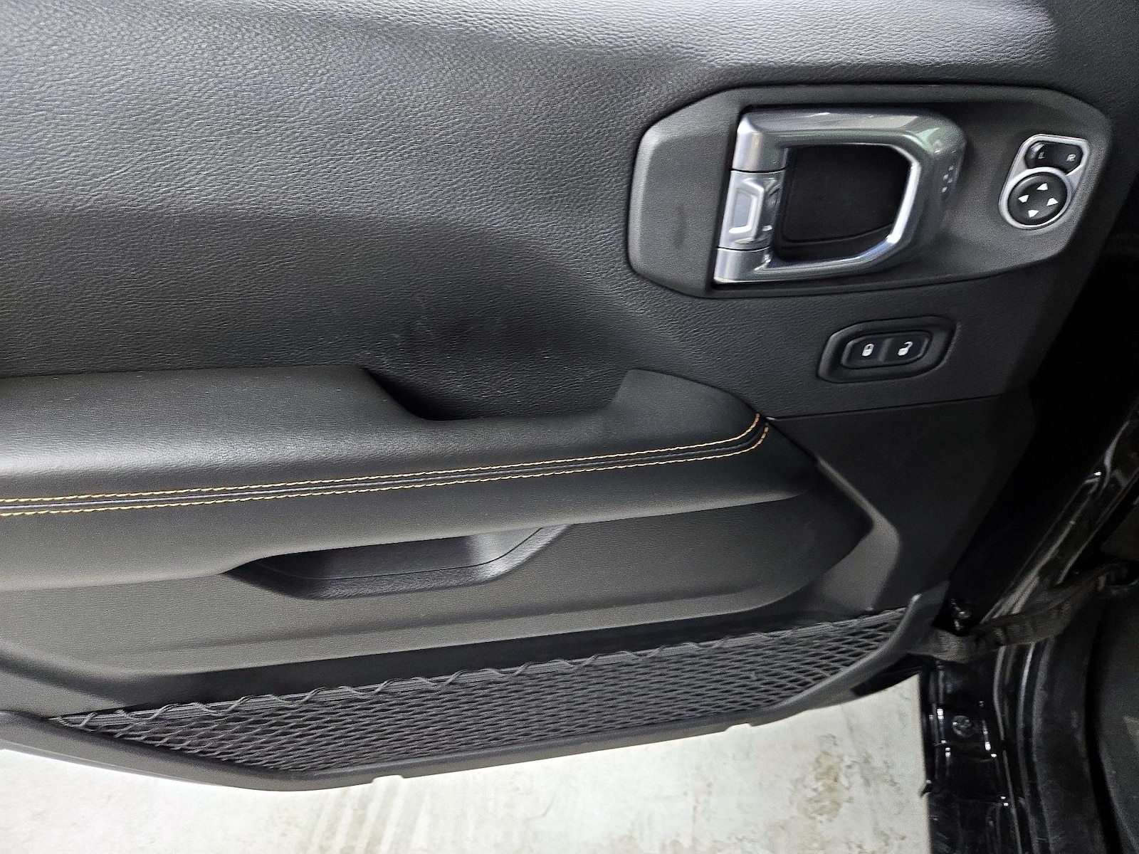 2025 Jeep Wrangler 4-Door Sahara - Photo 13