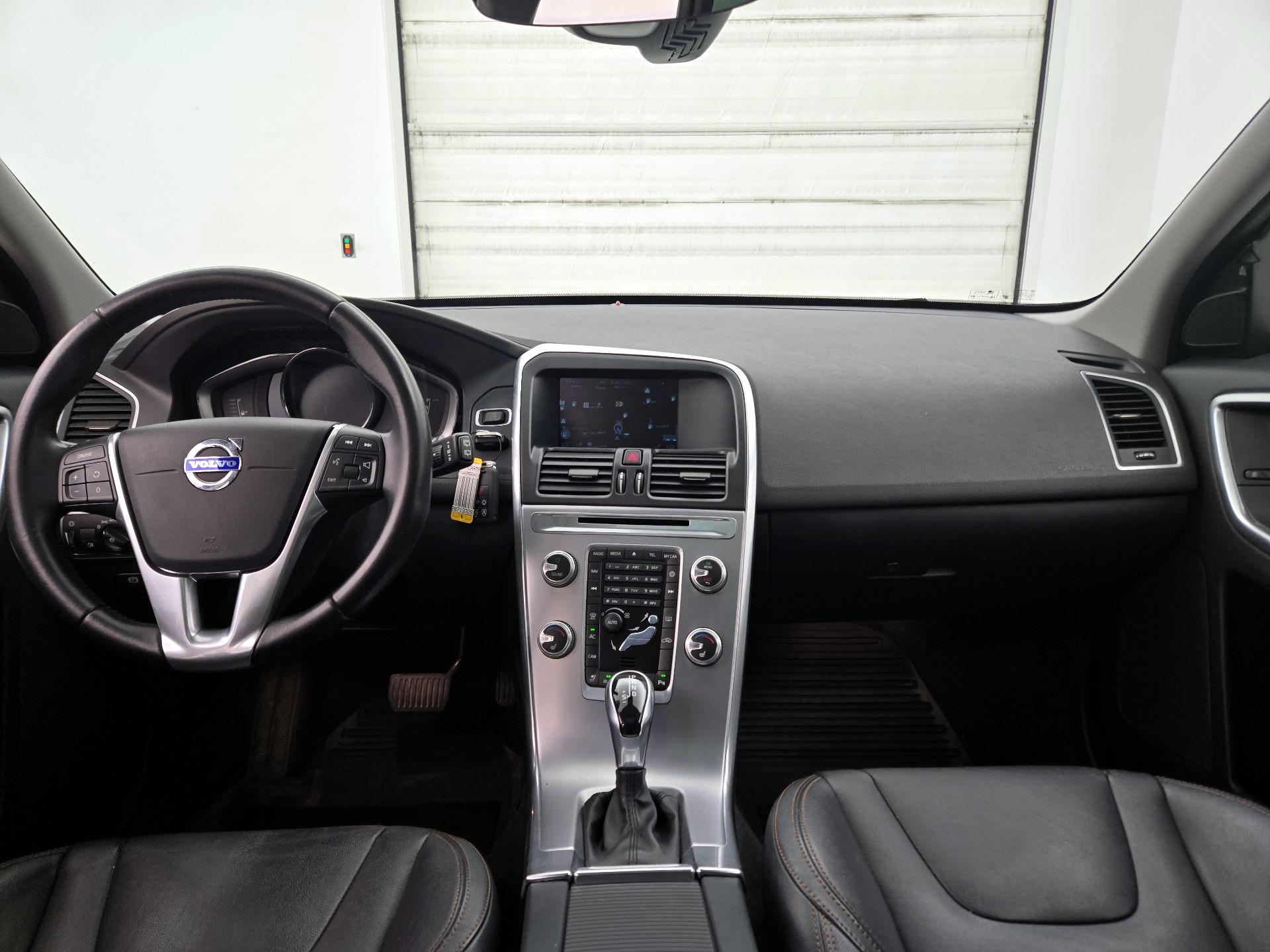Thumbnail: 2017 Volvo XC60 - 9