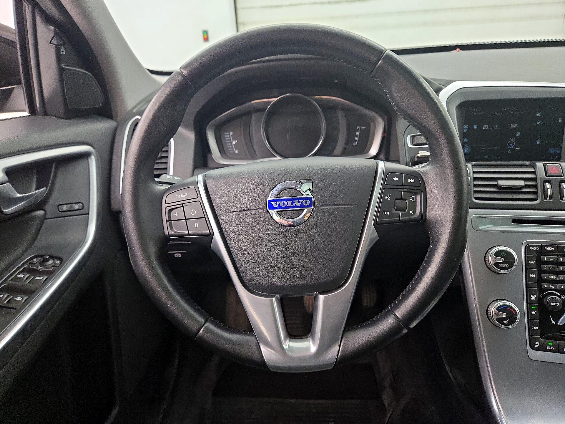 Thumbnail: 2017 Volvo XC60 - 10