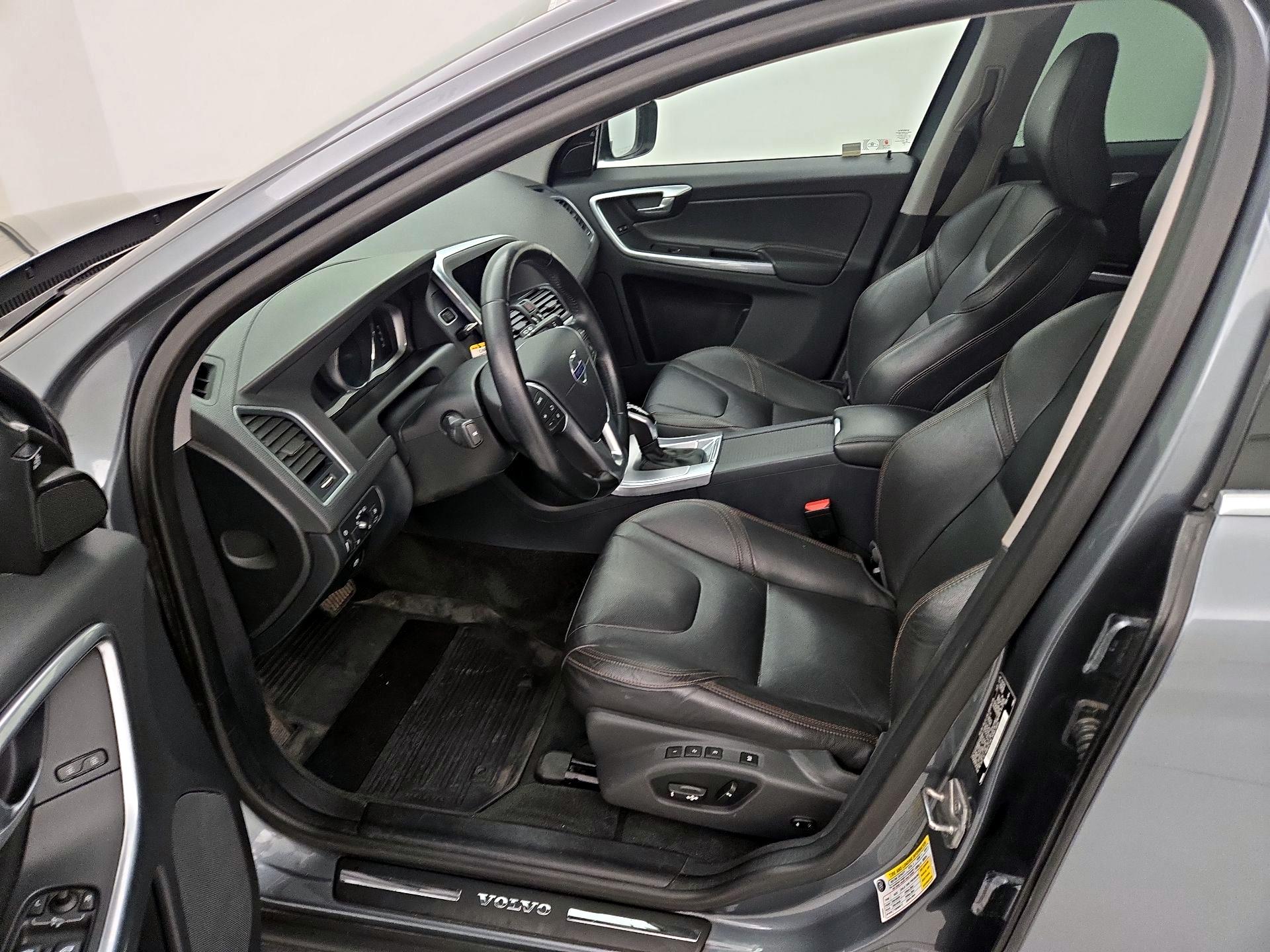 Thumbnail: 2017 Volvo XC60 - 11