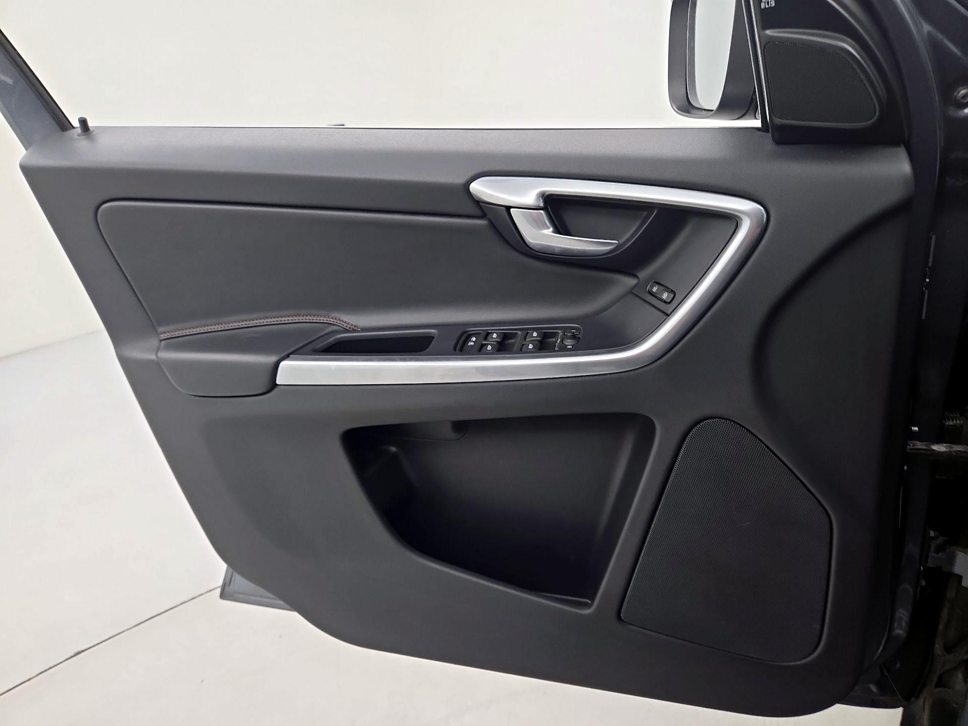 Thumbnail: 2017 Volvo XC60 - 12