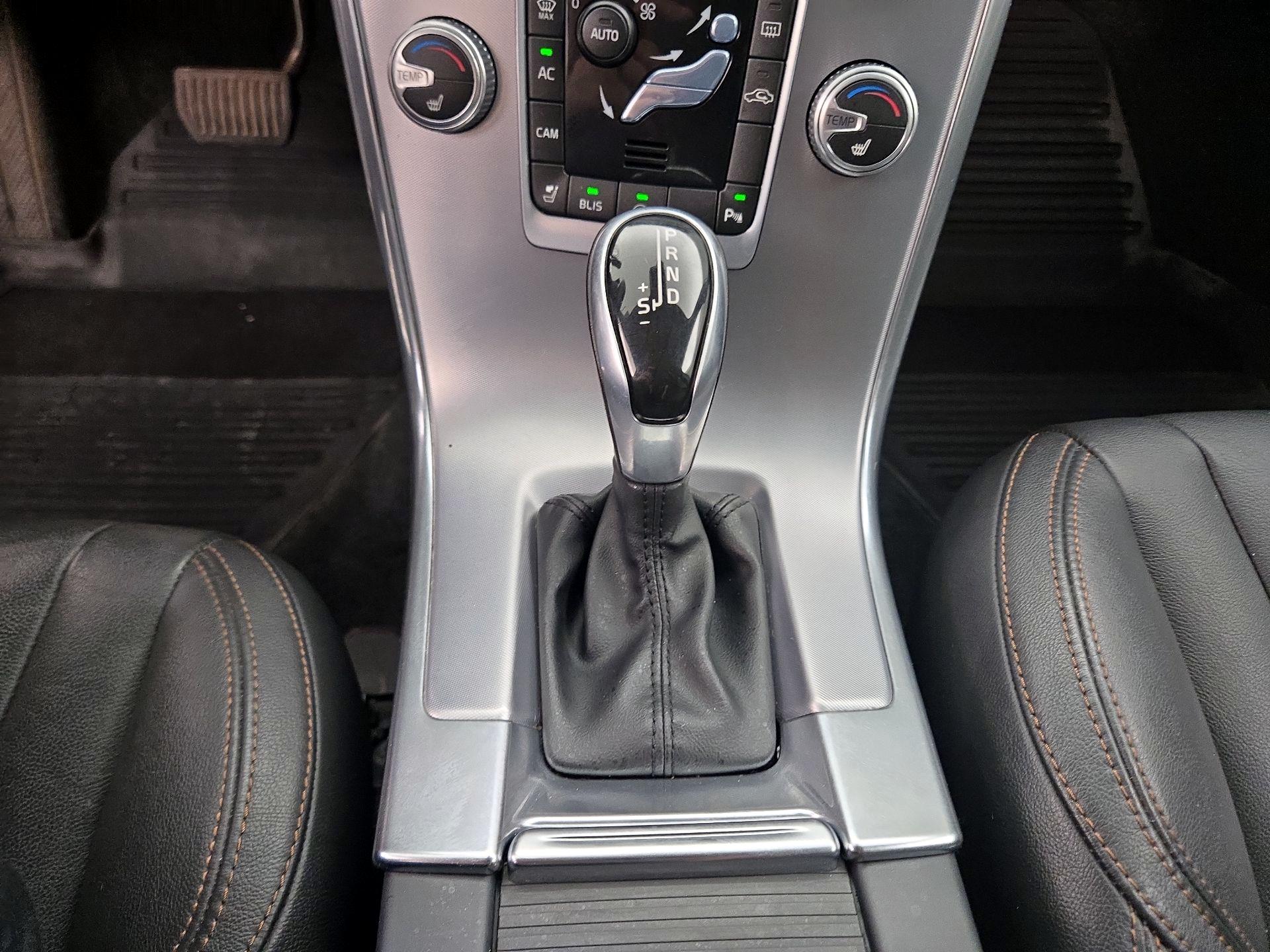 Thumbnail: 2017 Volvo XC60 - 18