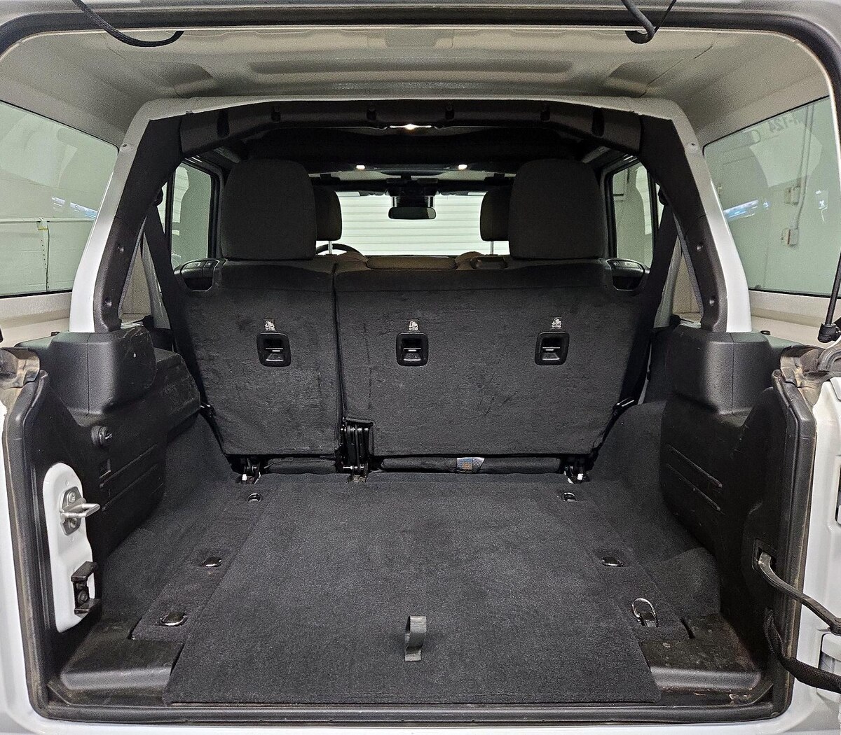 Trunk/Cargo (Seats Up)