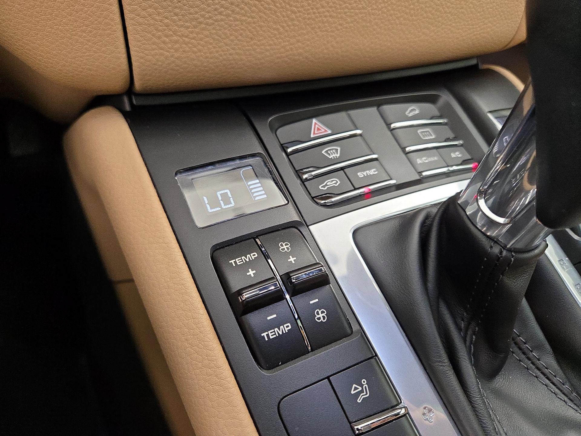 Thumbnail: 2018 Porsche Macan - 17