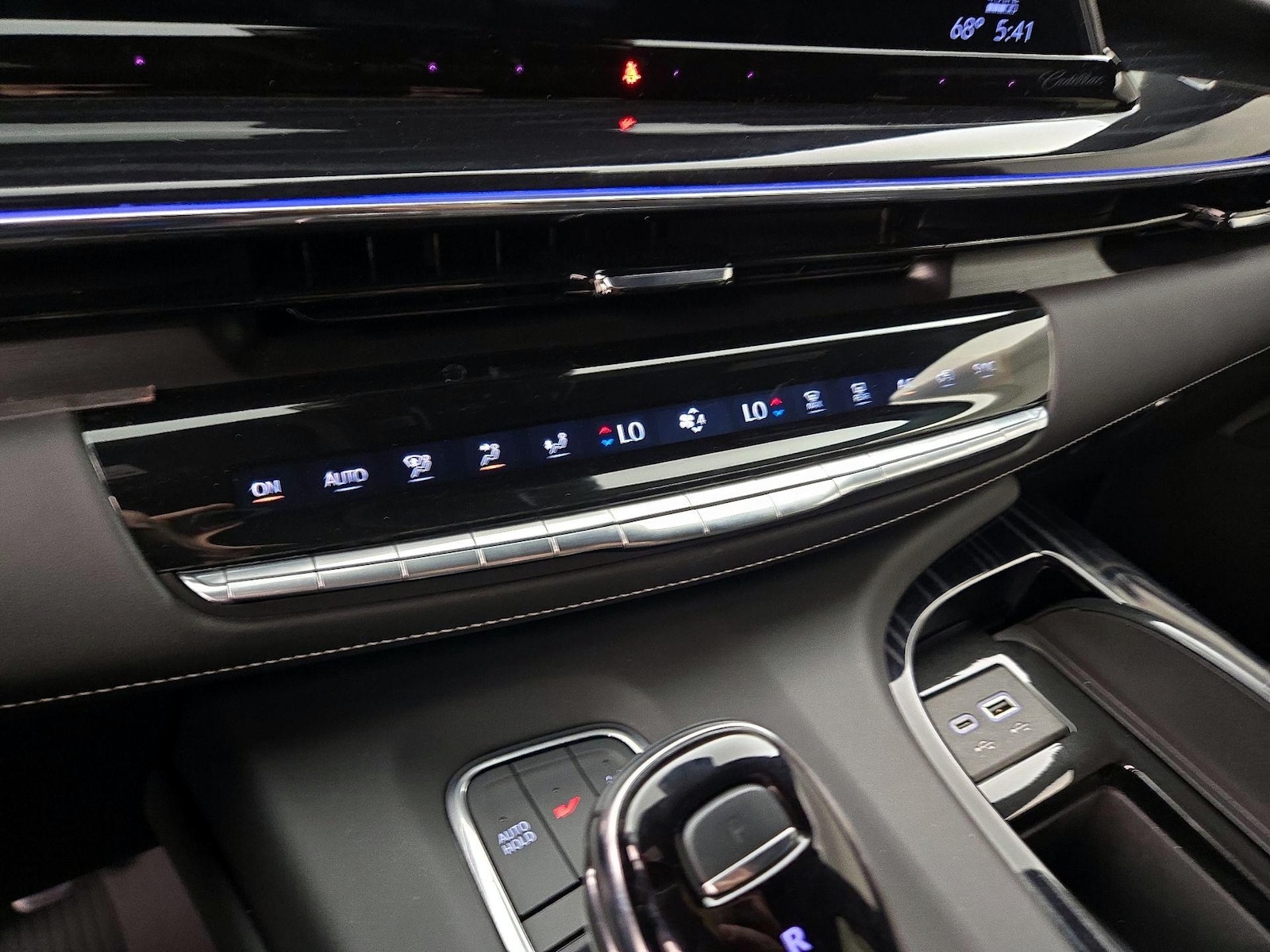 2024 Cadillac Escalade V-Series - Photo 18