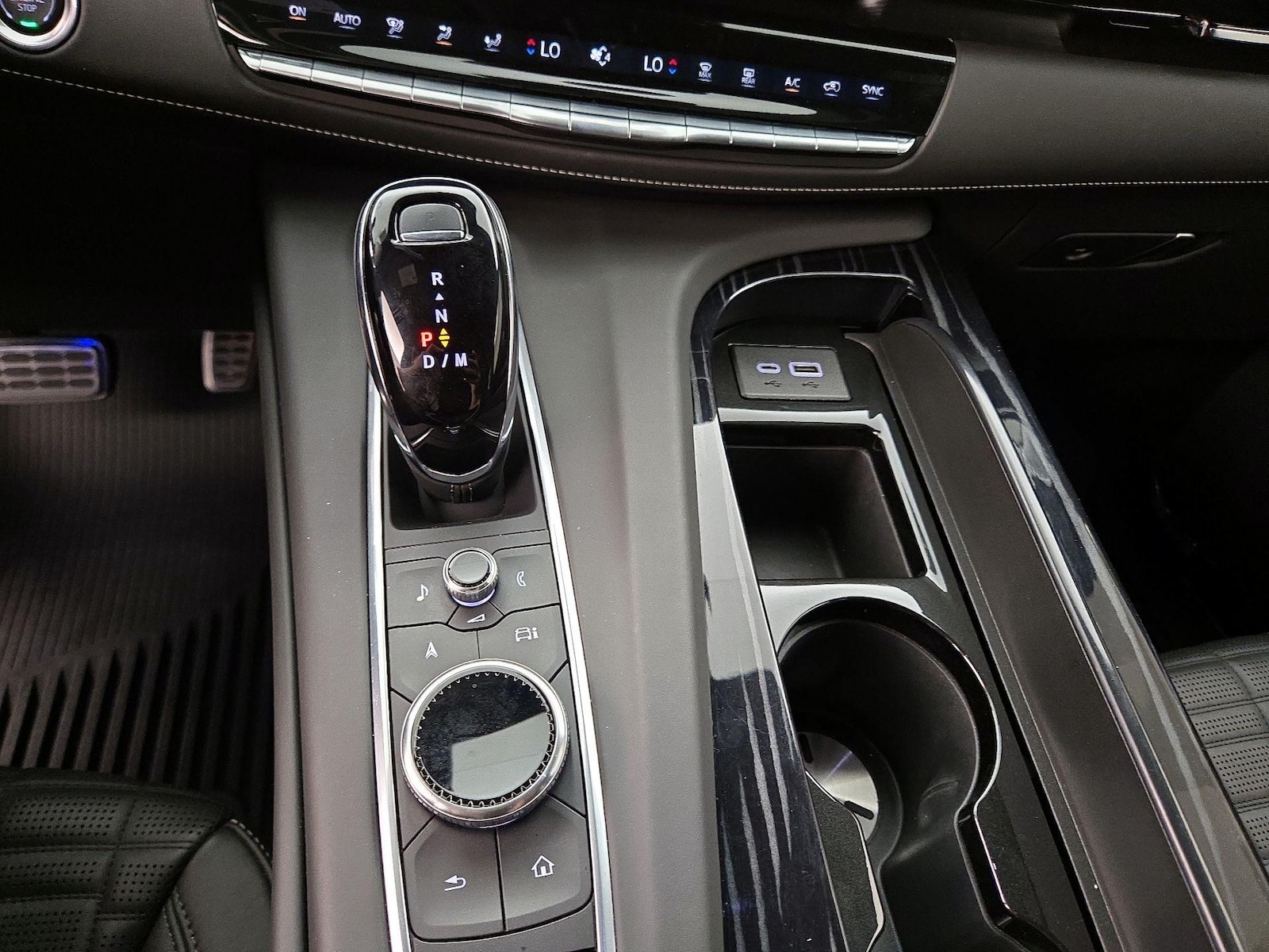 2024 Cadillac Escalade V-Series - Photo 19