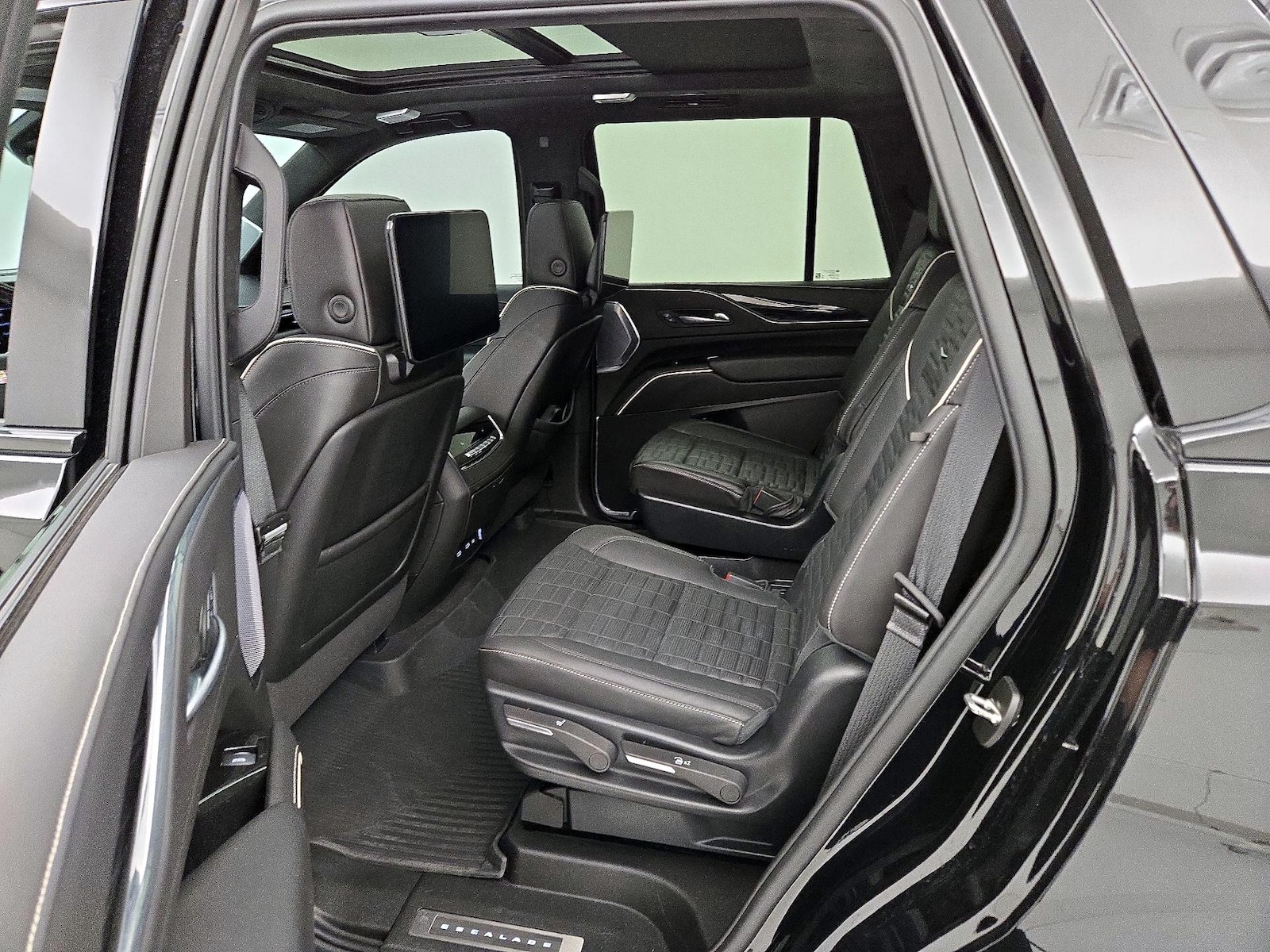 2024 Cadillac Escalade V-Series - Photo 22