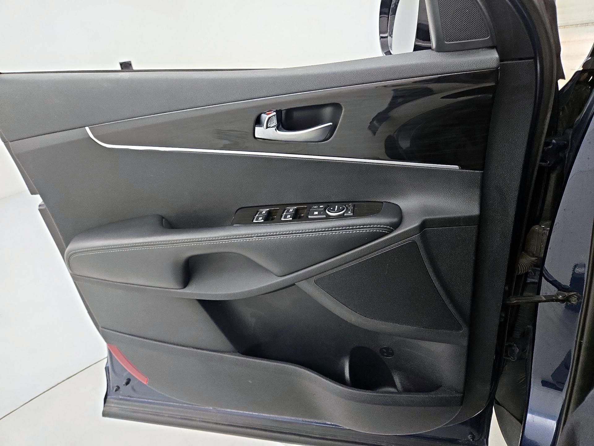 Thumbnail: 2019 Kia Sorento - 12