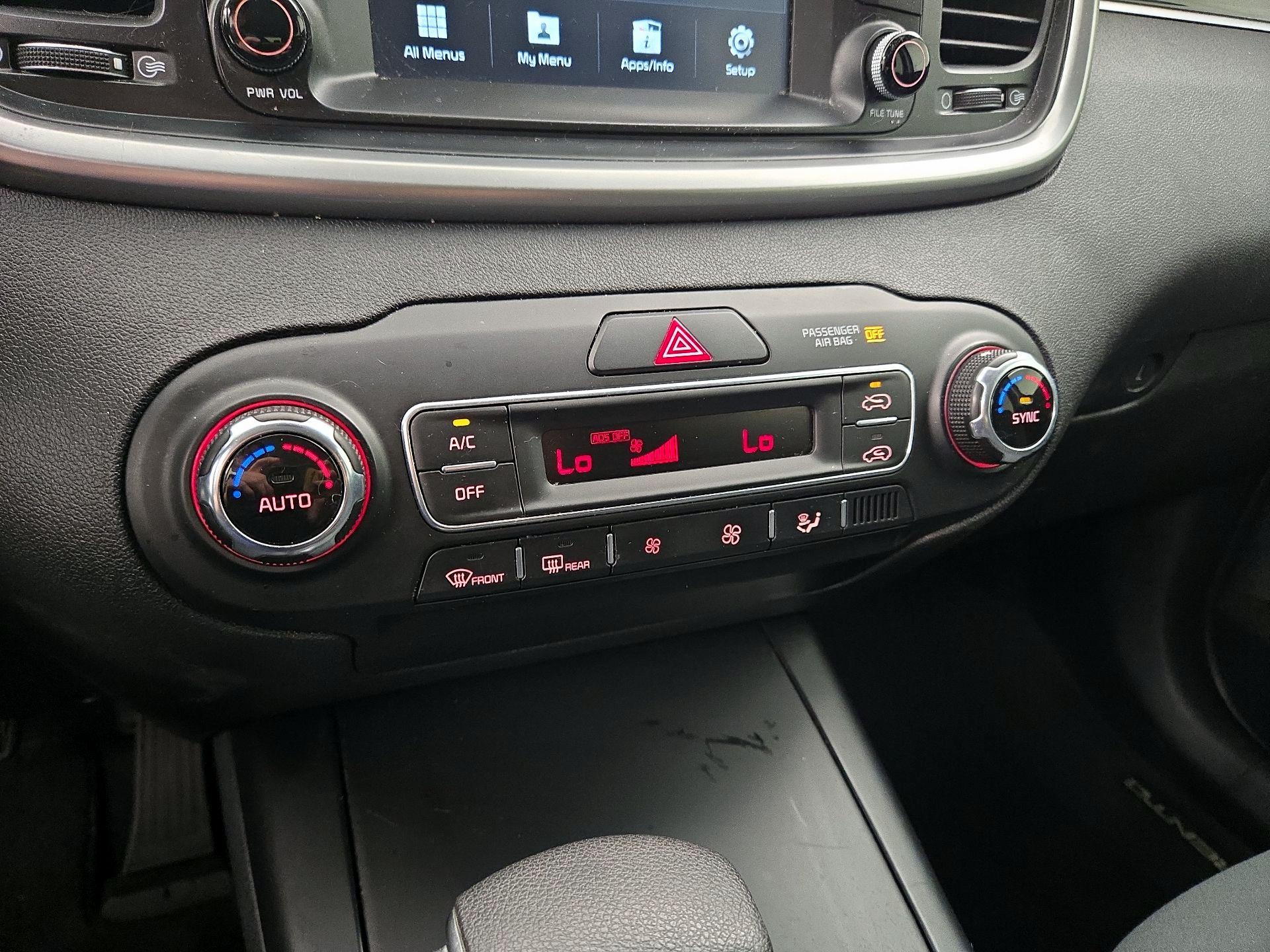 Thumbnail: 2019 Kia Sorento - 16