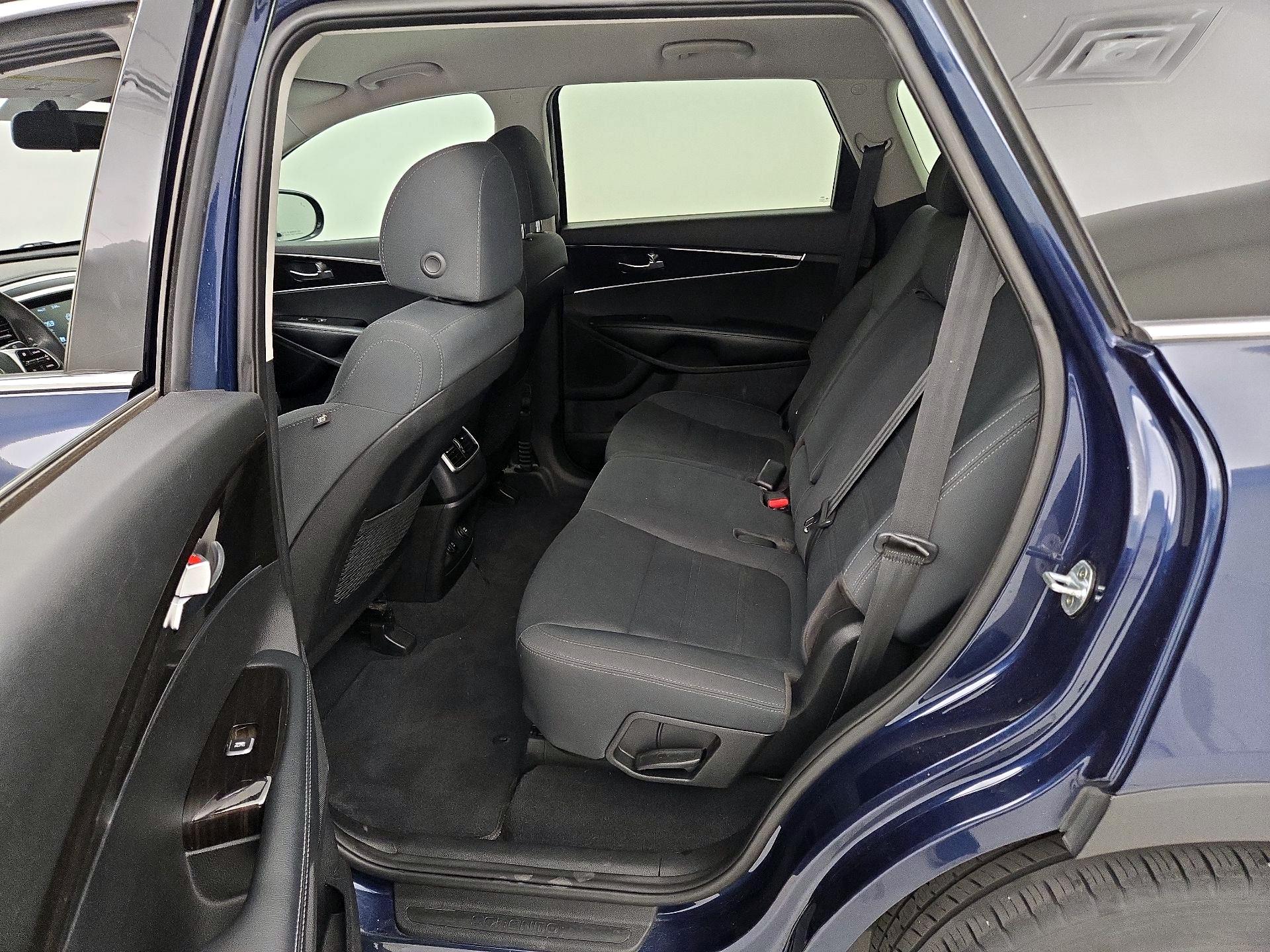 Thumbnail: 2019 Kia Sorento - 19