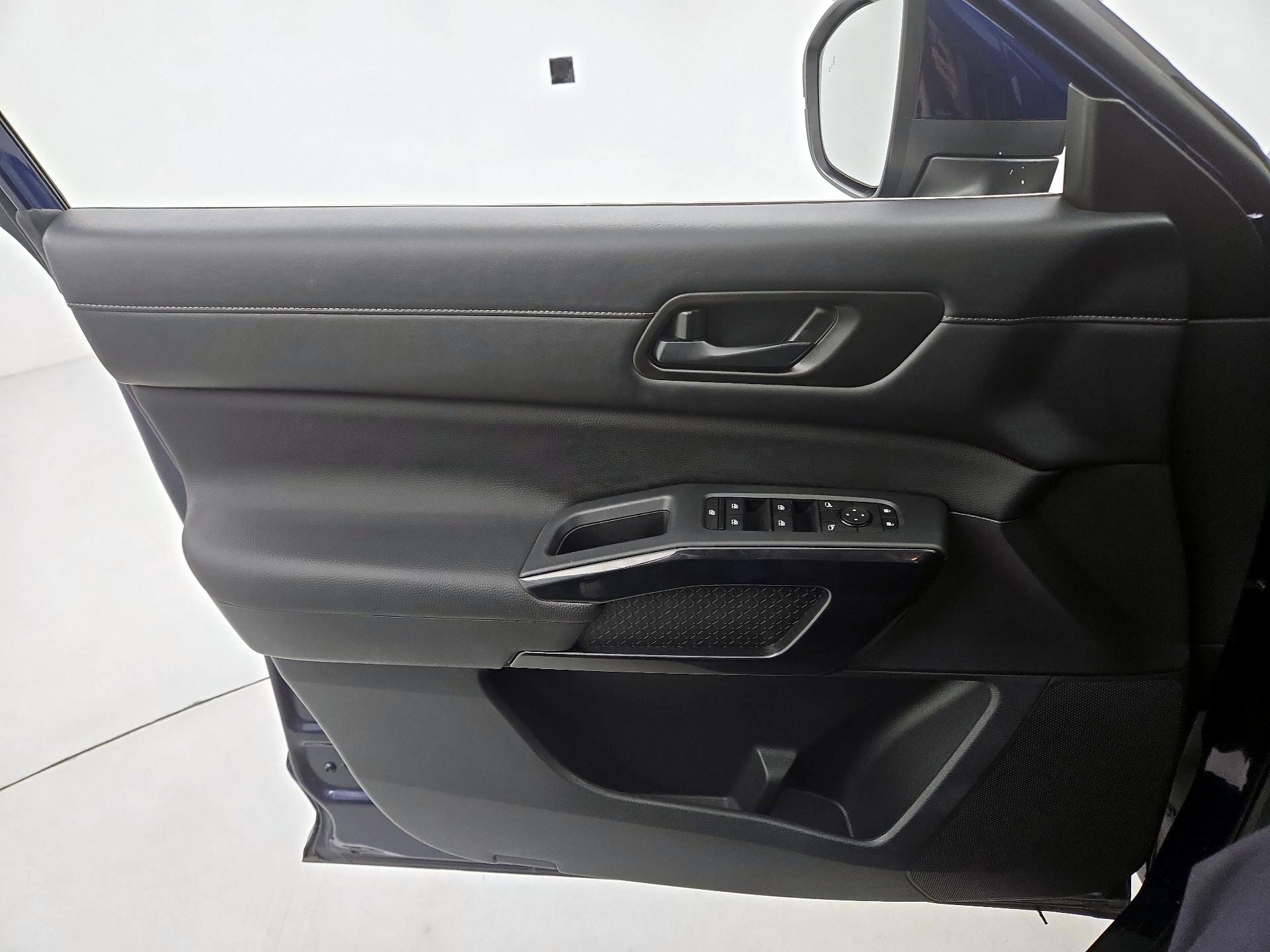 Thumbnail: 2025 Nissan Pathfinder - 12