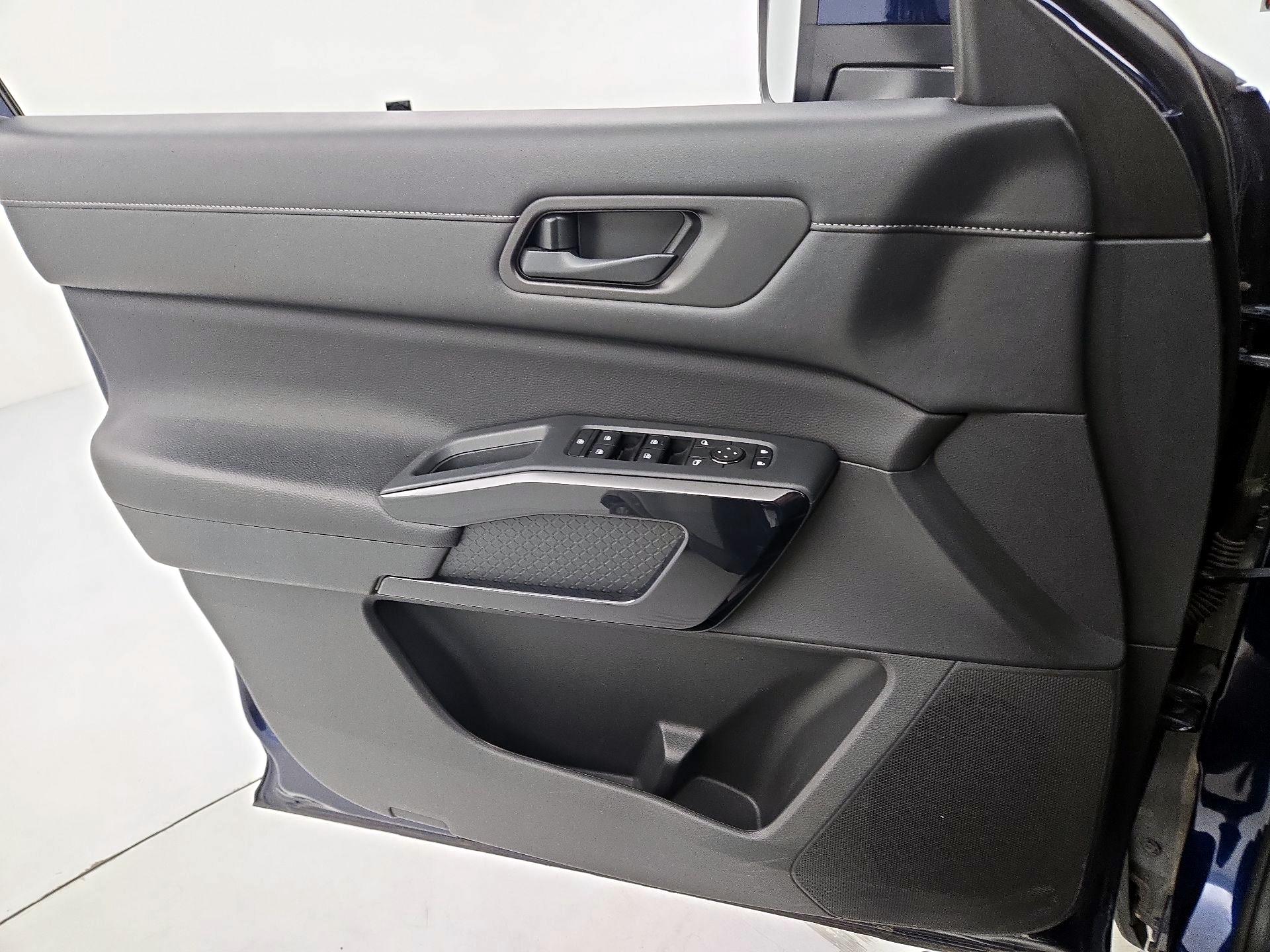 Thumbnail: 2025 Nissan Pathfinder - 12