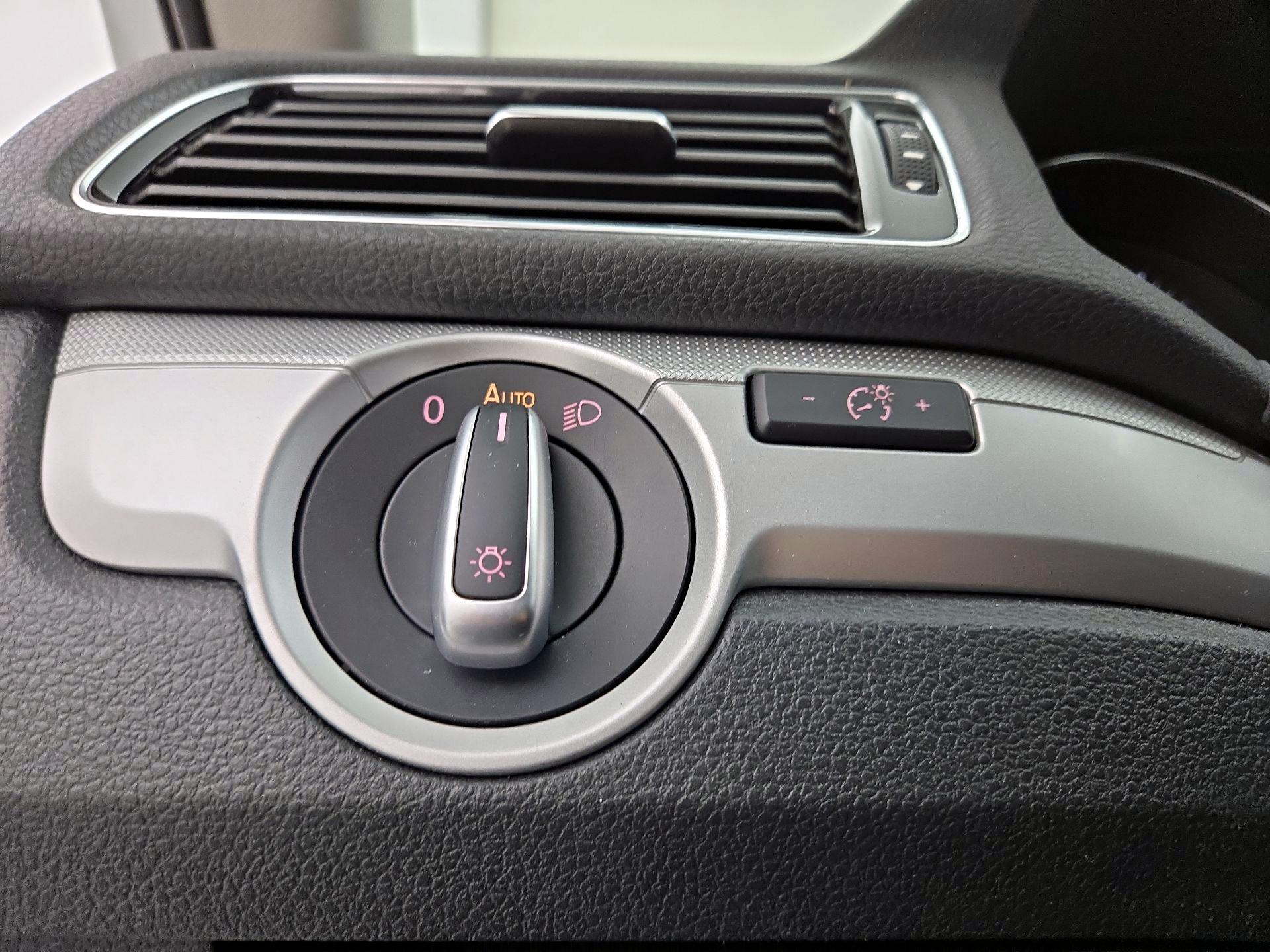 Thumbnail: 2016 Volkswagen Passat - 13