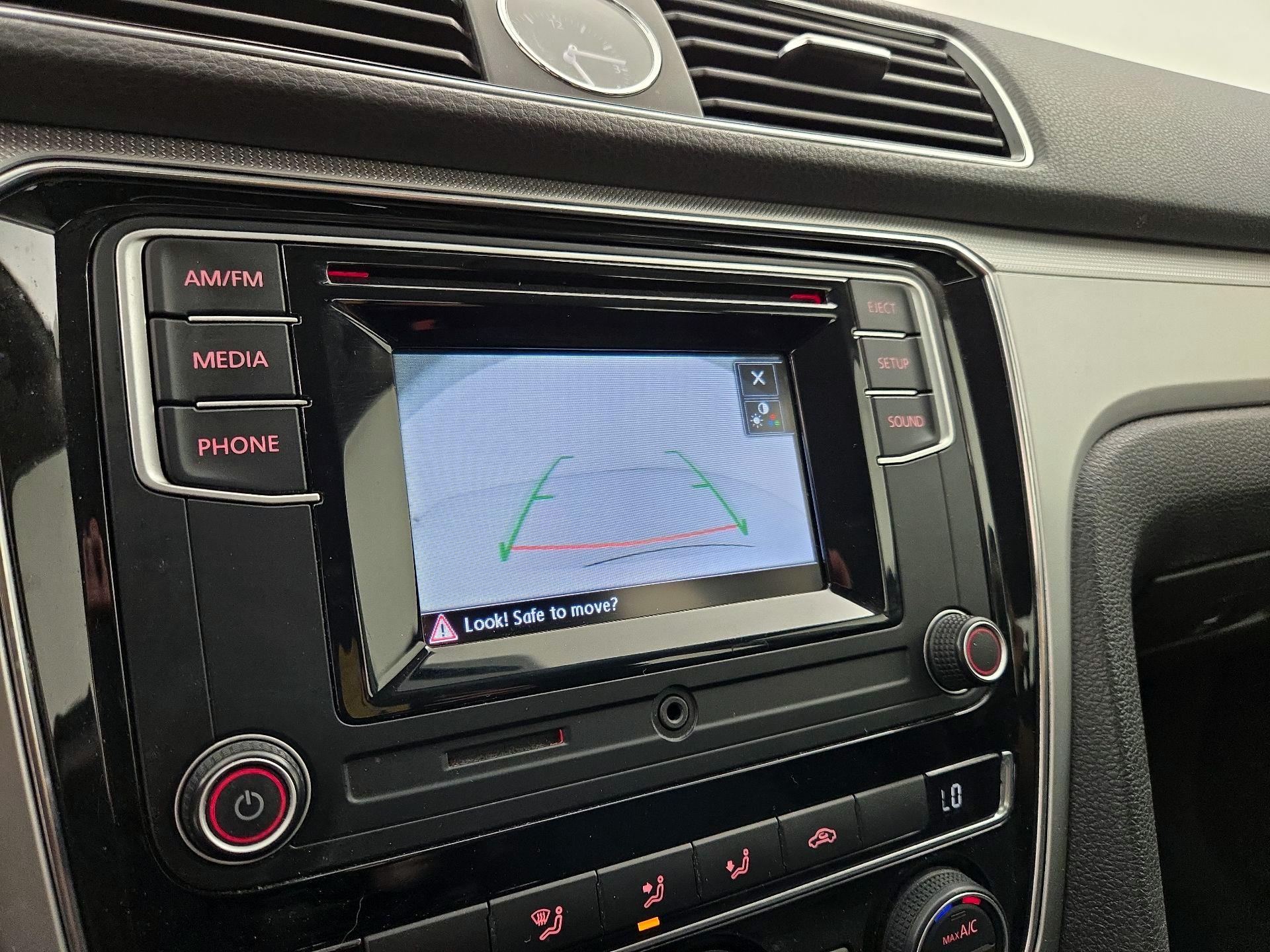 Thumbnail: 2016 Volkswagen Passat - 14