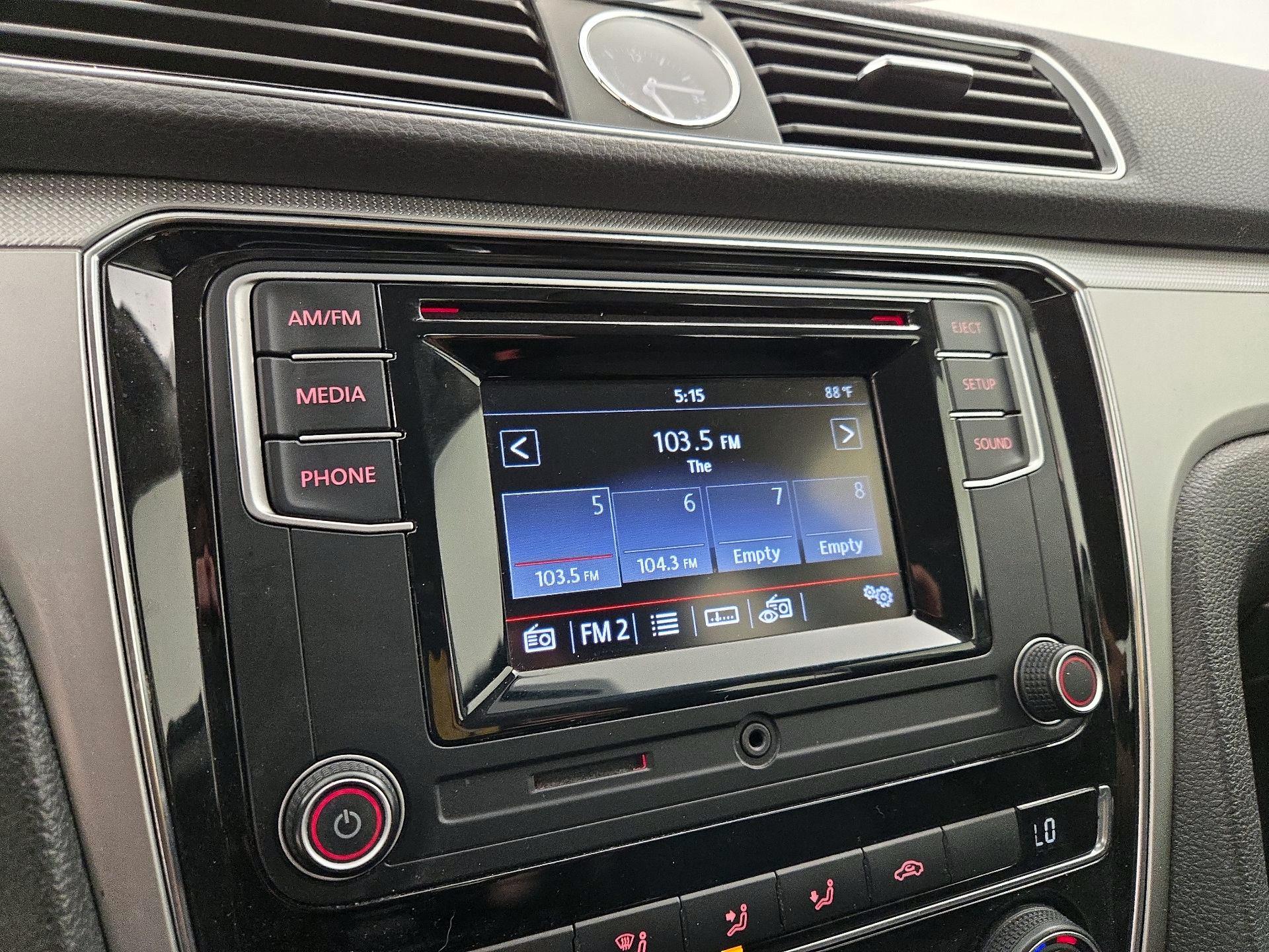 Thumbnail: 2016 Volkswagen Passat - 15