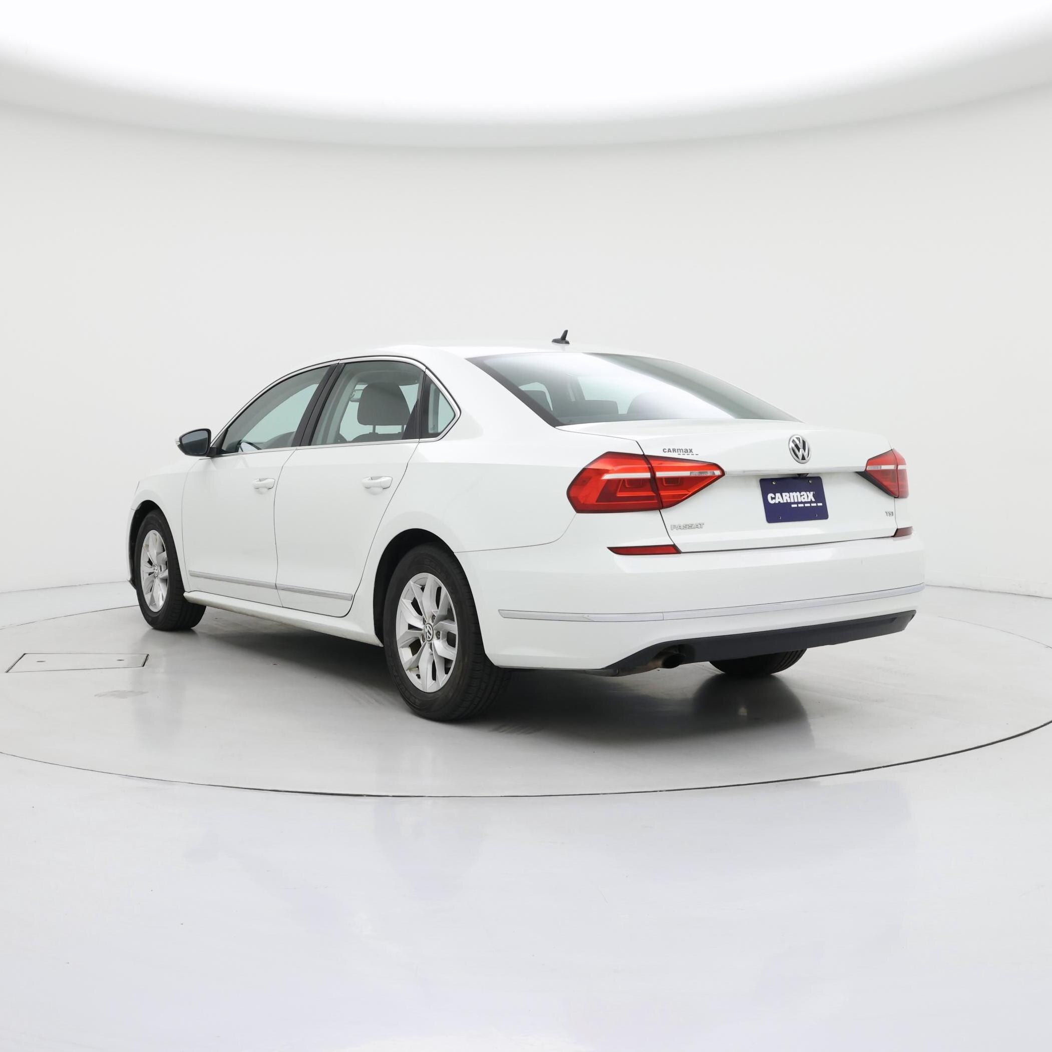 Thumbnail: 2016 Volkswagen Passat - 2
