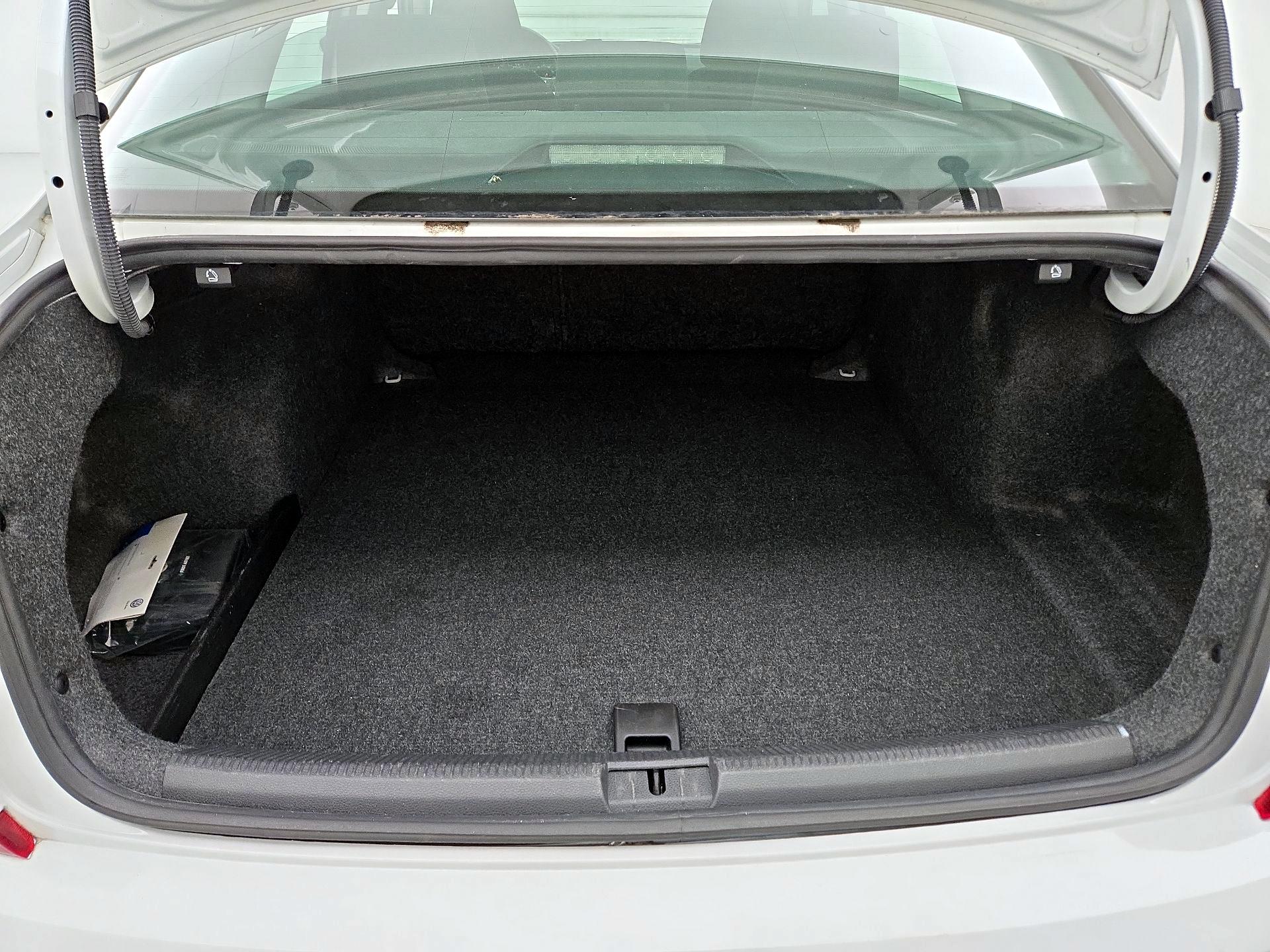 Thumbnail: 2016 Volkswagen Passat - 20