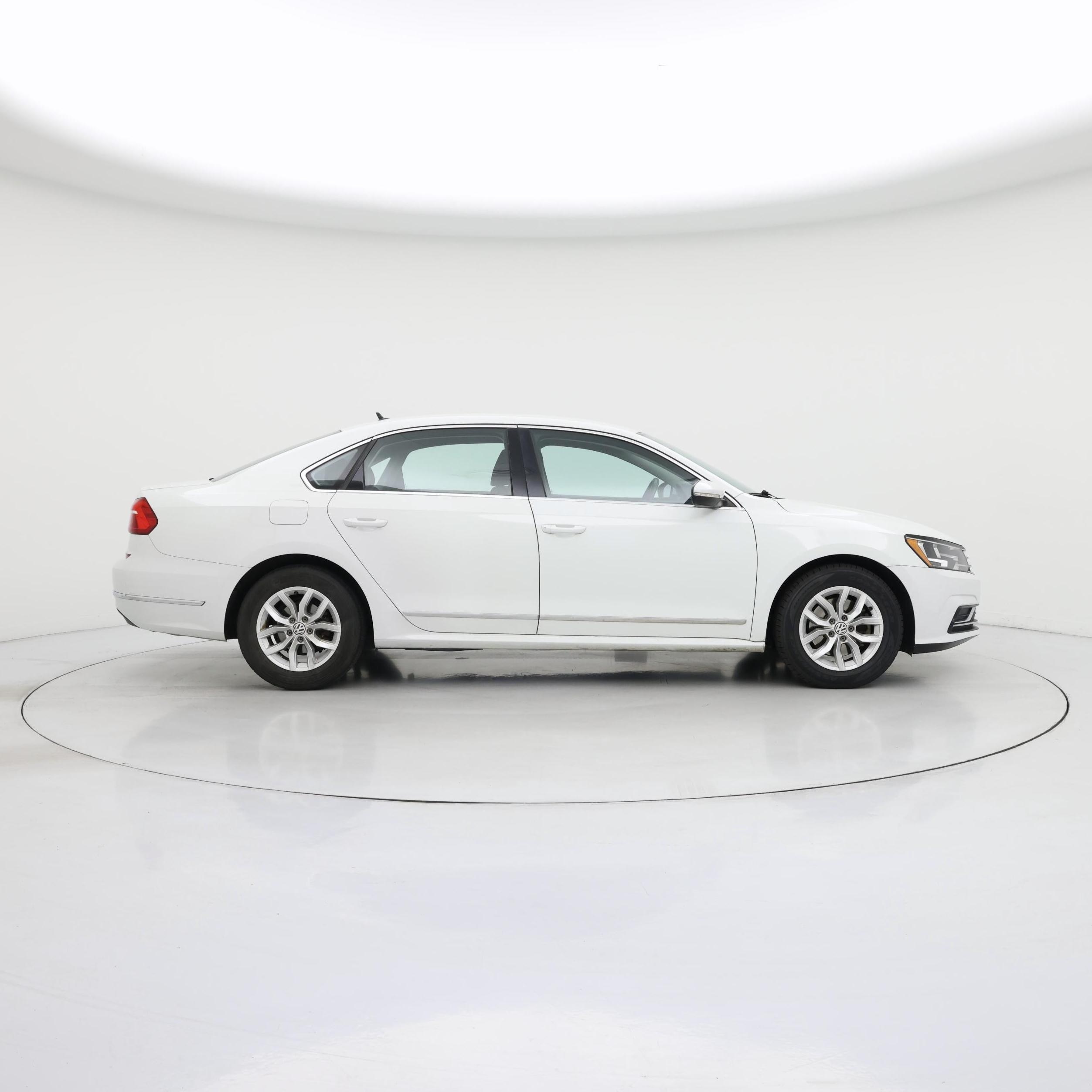 Thumbnail: 2016 Volkswagen Passat - 7