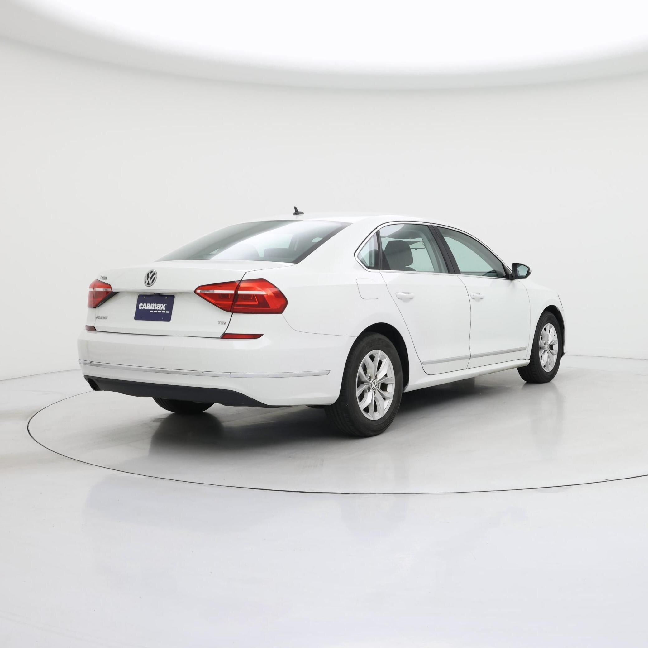 Thumbnail: 2016 Volkswagen Passat - 8