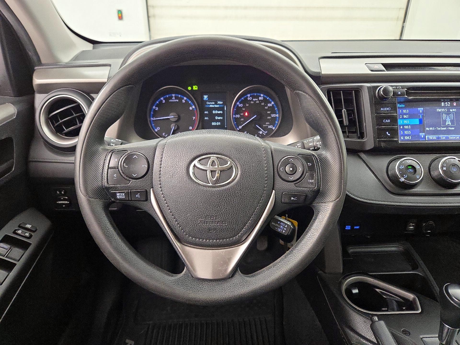 Thumbnail: 2017 Toyota RAV4 - 10