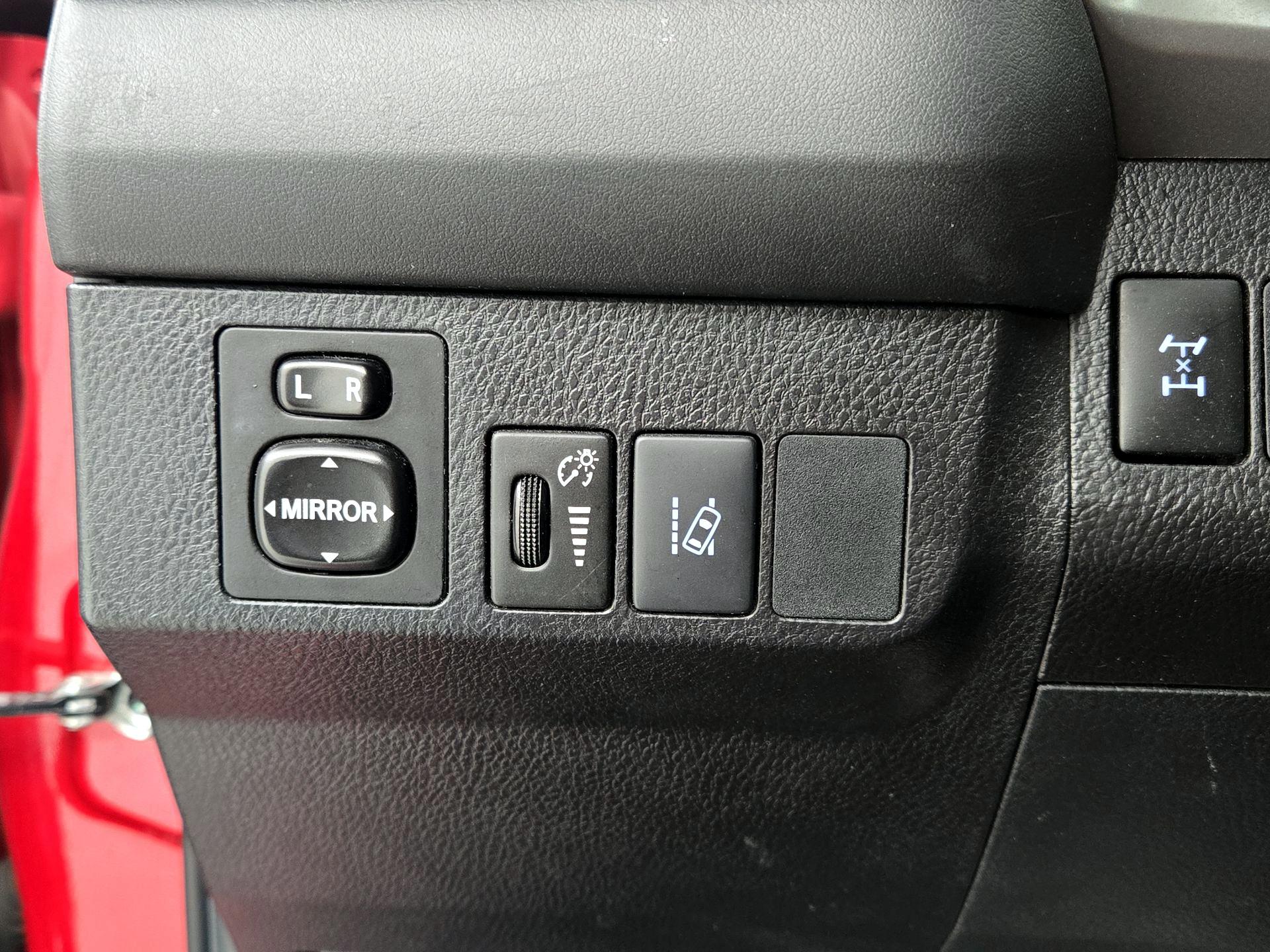 Thumbnail: 2017 Toyota RAV4 - 13