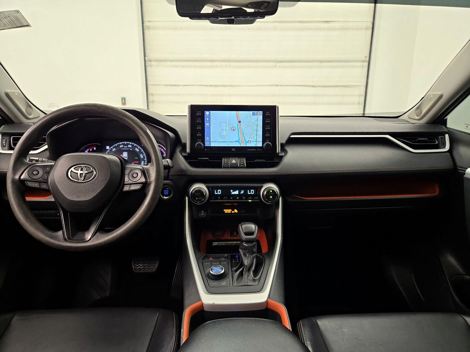 Thumbnail: 2019 Toyota RAV4 - 9