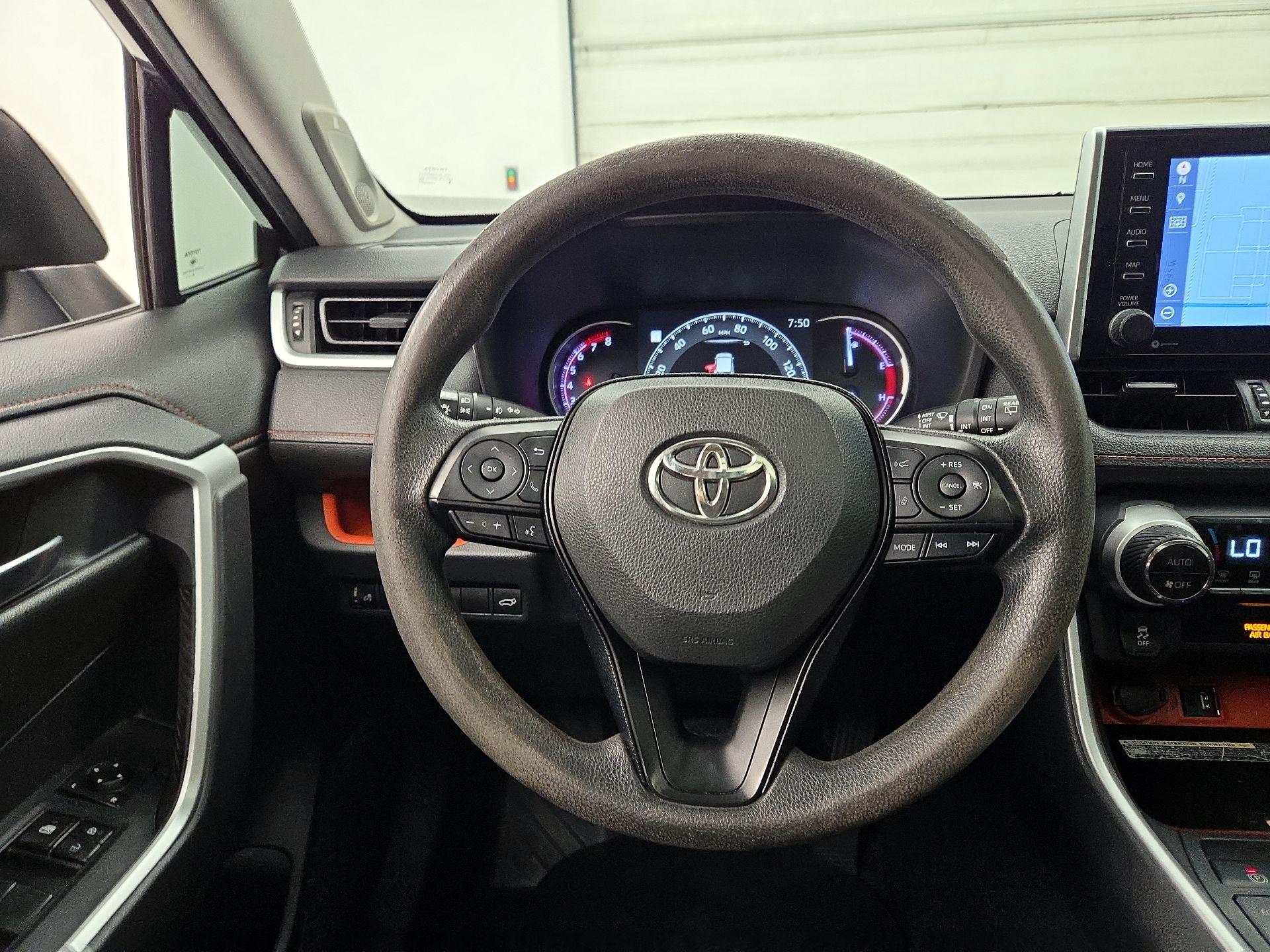 Thumbnail: 2019 Toyota RAV4 - 10