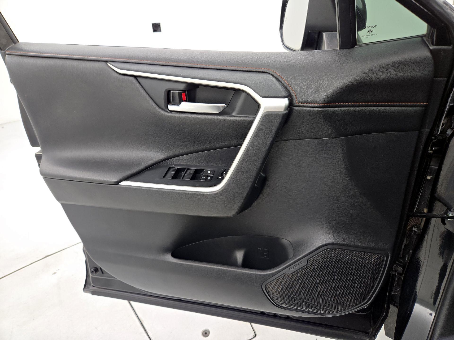 Thumbnail: 2019 Toyota RAV4 - 12