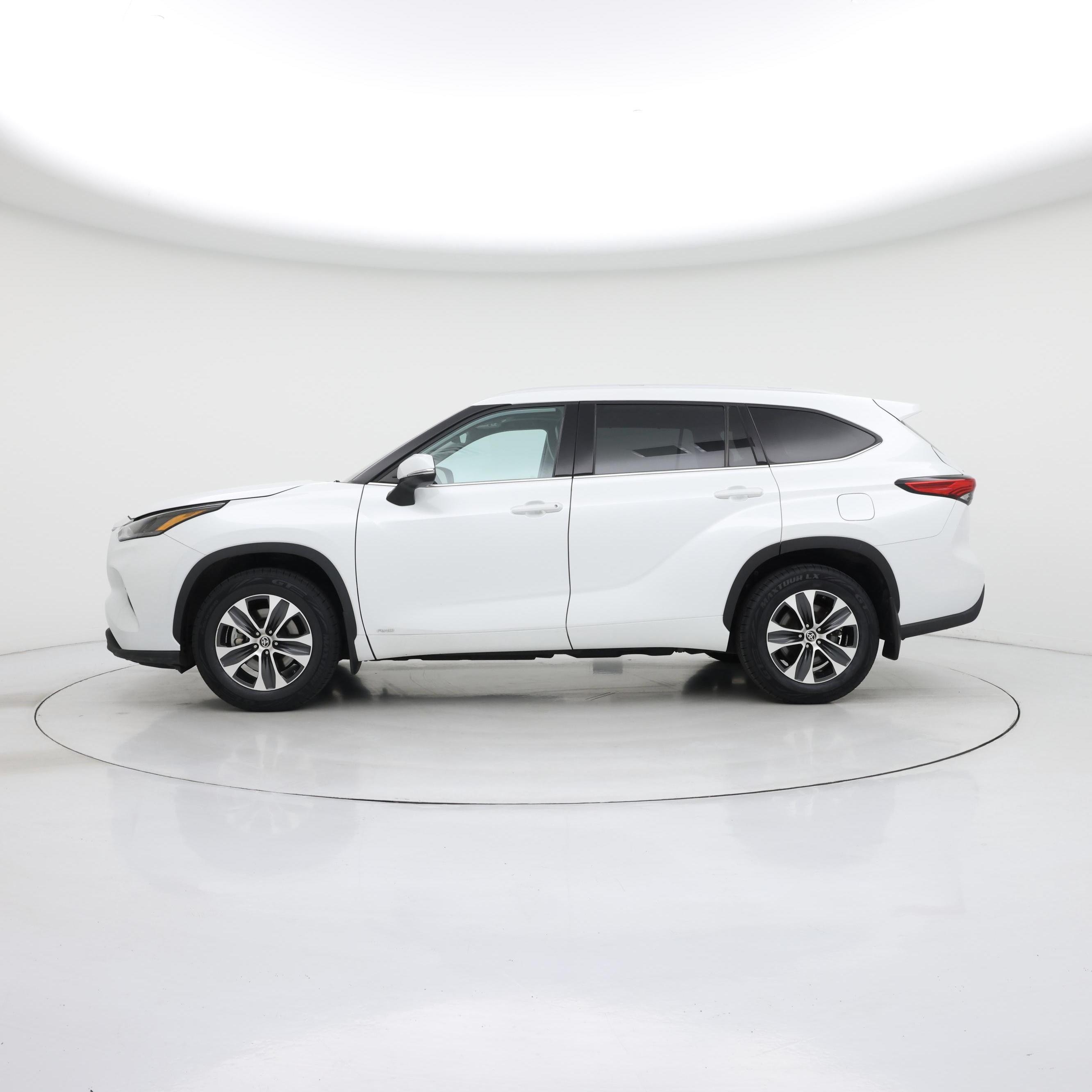 Thumbnail: 2022 Toyota Highlander - 3