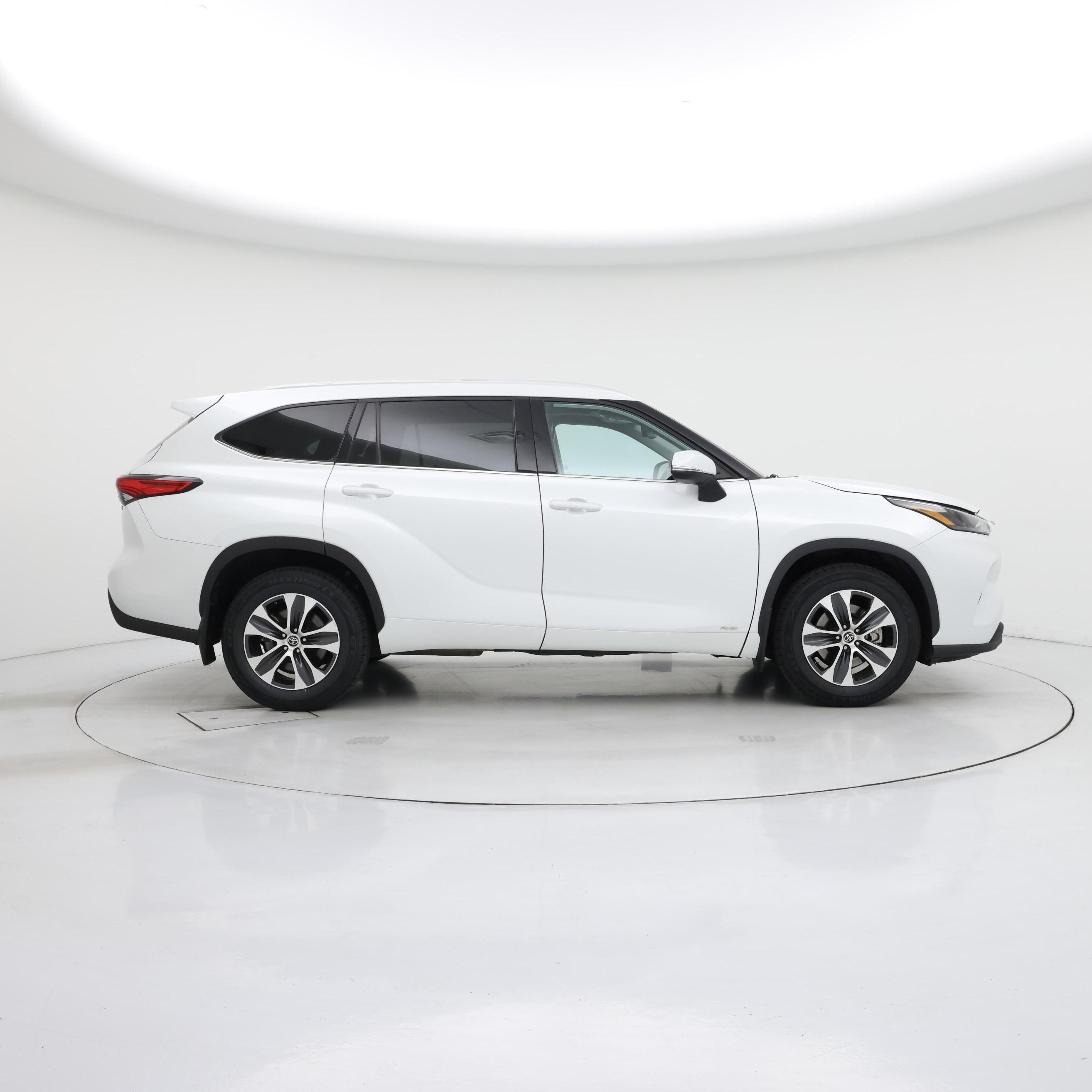 Thumbnail: 2022 Toyota Highlander - 7
