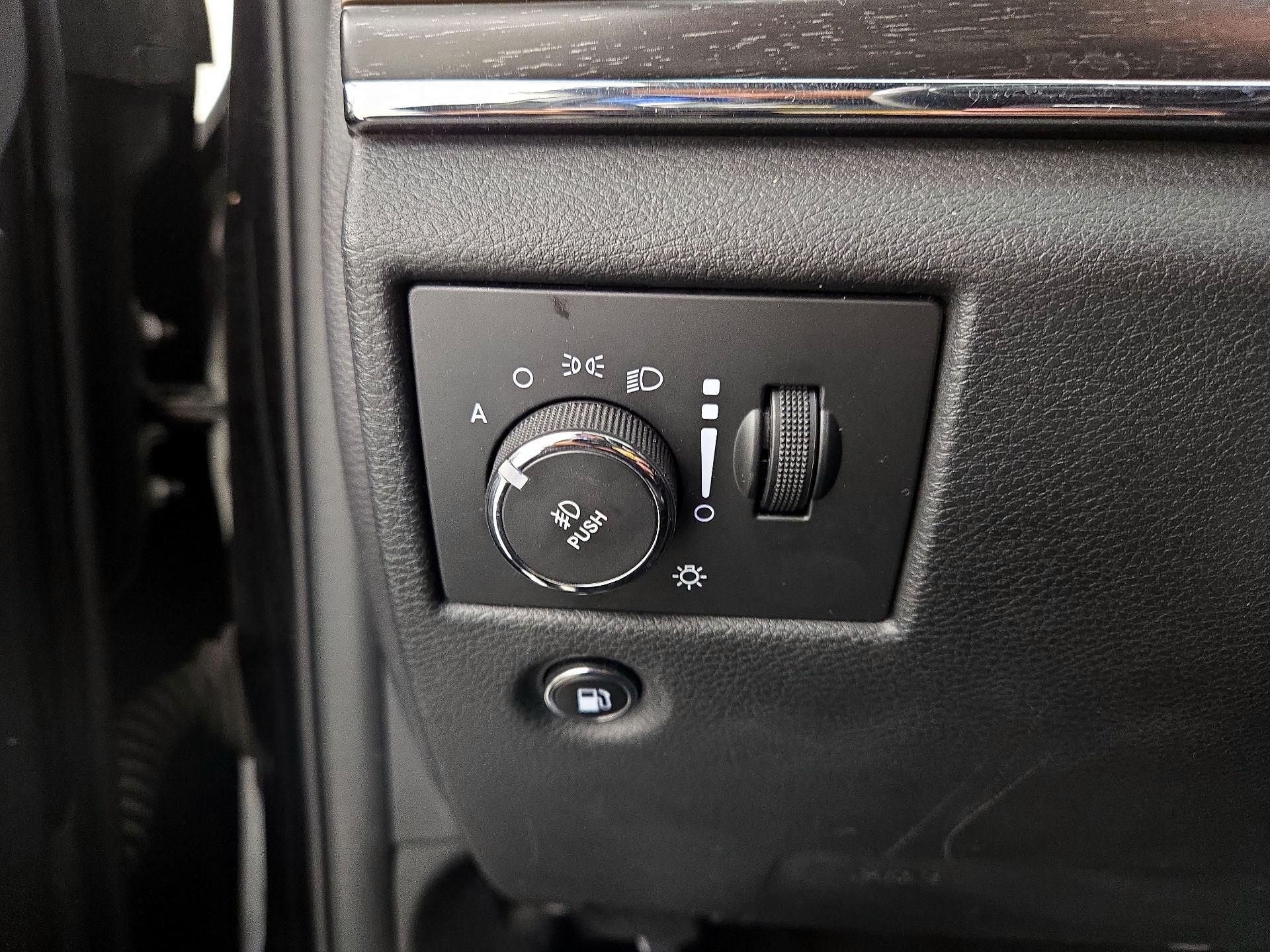 Thumbnail: 2015 Jeep Grand Cherokee - 13