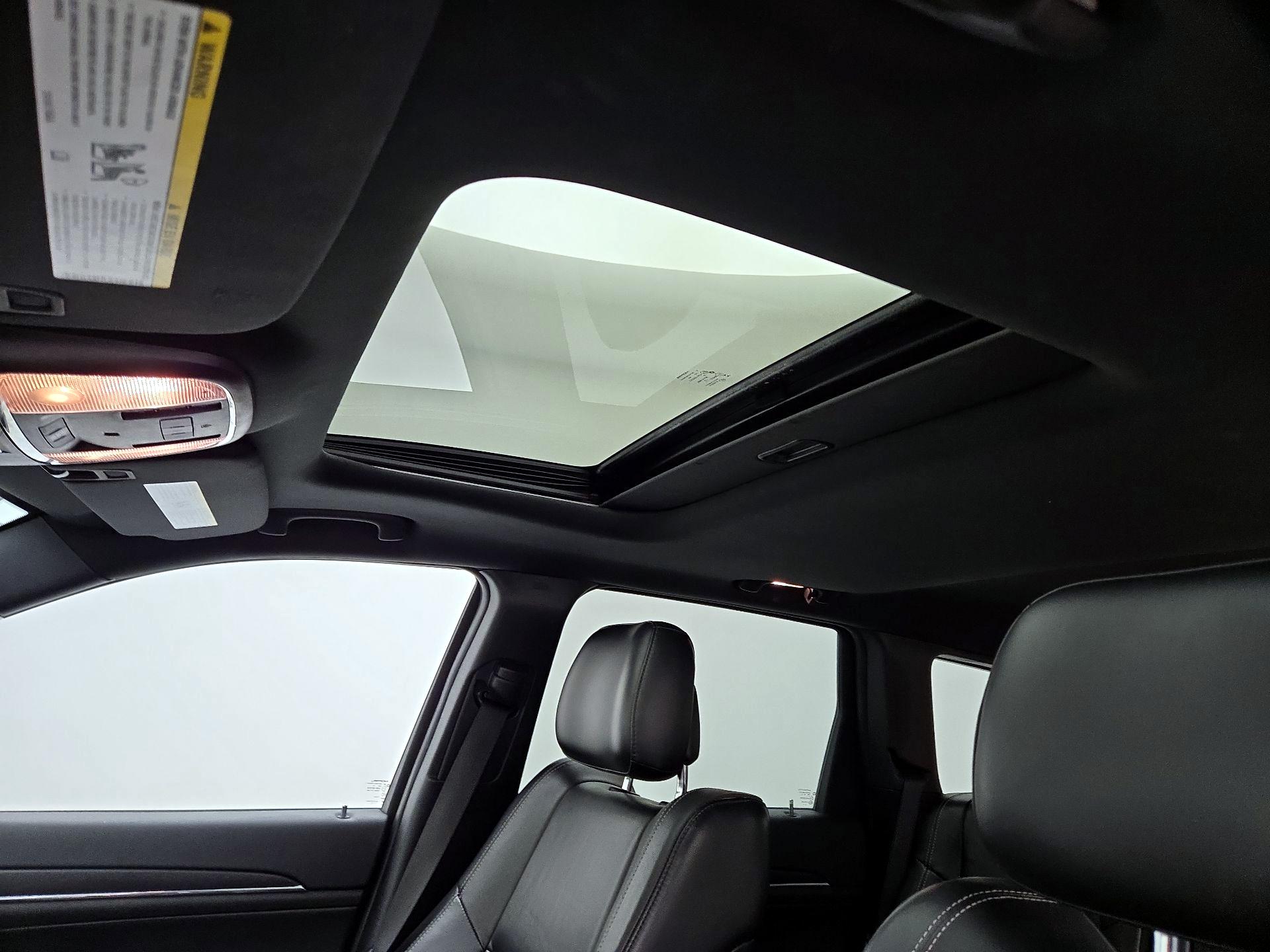 Thumbnail: 2015 Jeep Grand Cherokee - 20